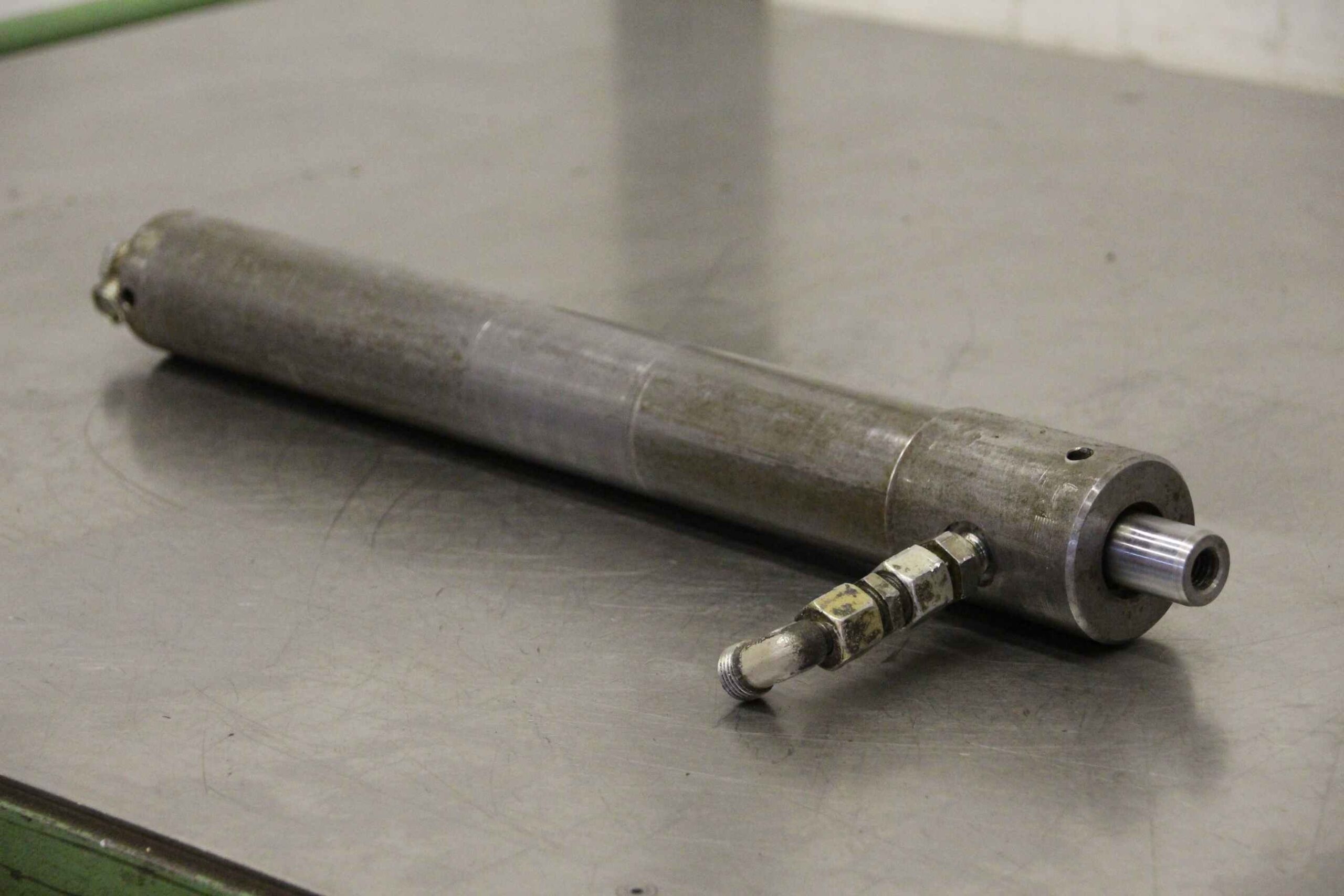 Hydraulikzylinder von Behringer - Hub 310 mm