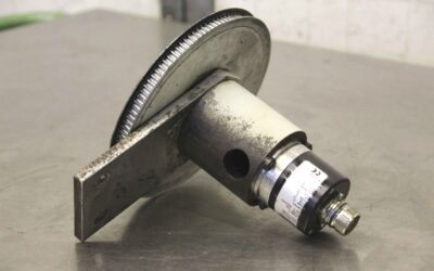 Drehgeber mit Aufsatz von Balluff Kern - BDG 6360-0-05-W031-1024-65 //