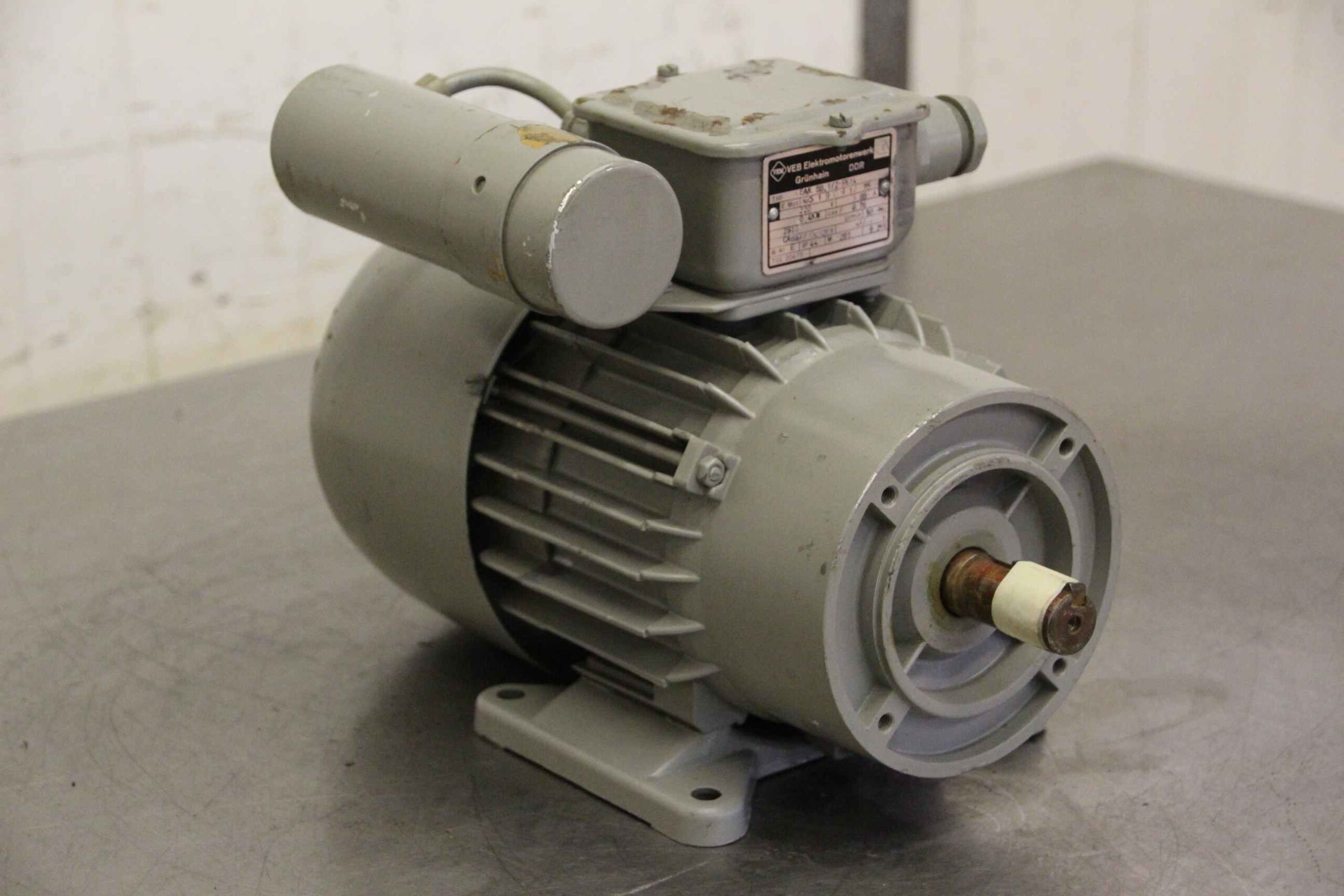 Elektromotor 0,4 kW 2910 U/min von VEM - EAK 80.1/2-FK14 – Bild 2