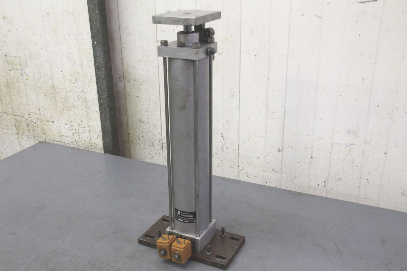 Pneumatikzylinder von Cavazzuti - Hub 360 mm