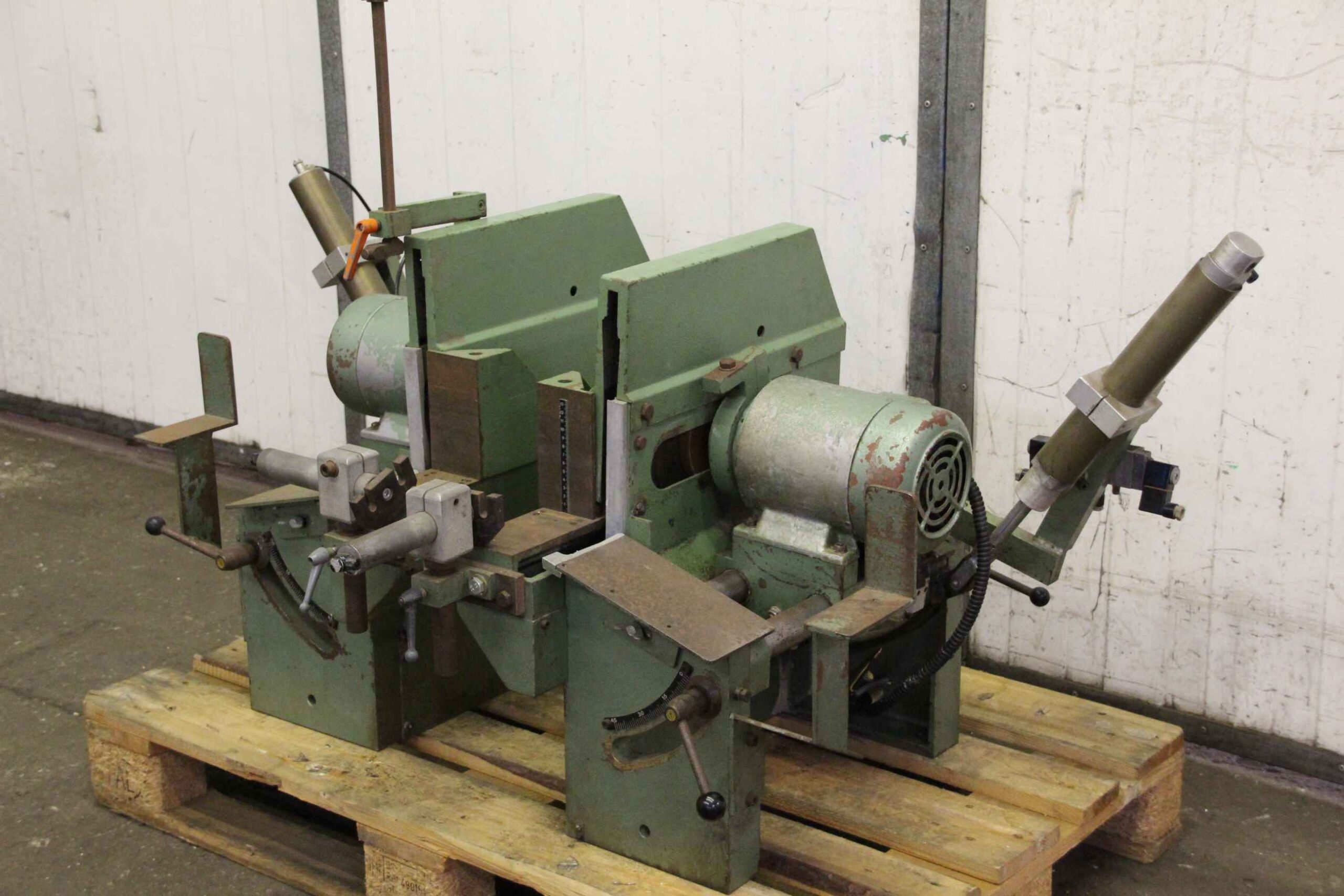 Doppelgehrungssäge (nur Sägeeinheiten) von unbekannt - 2,5 kW 2850 U/min