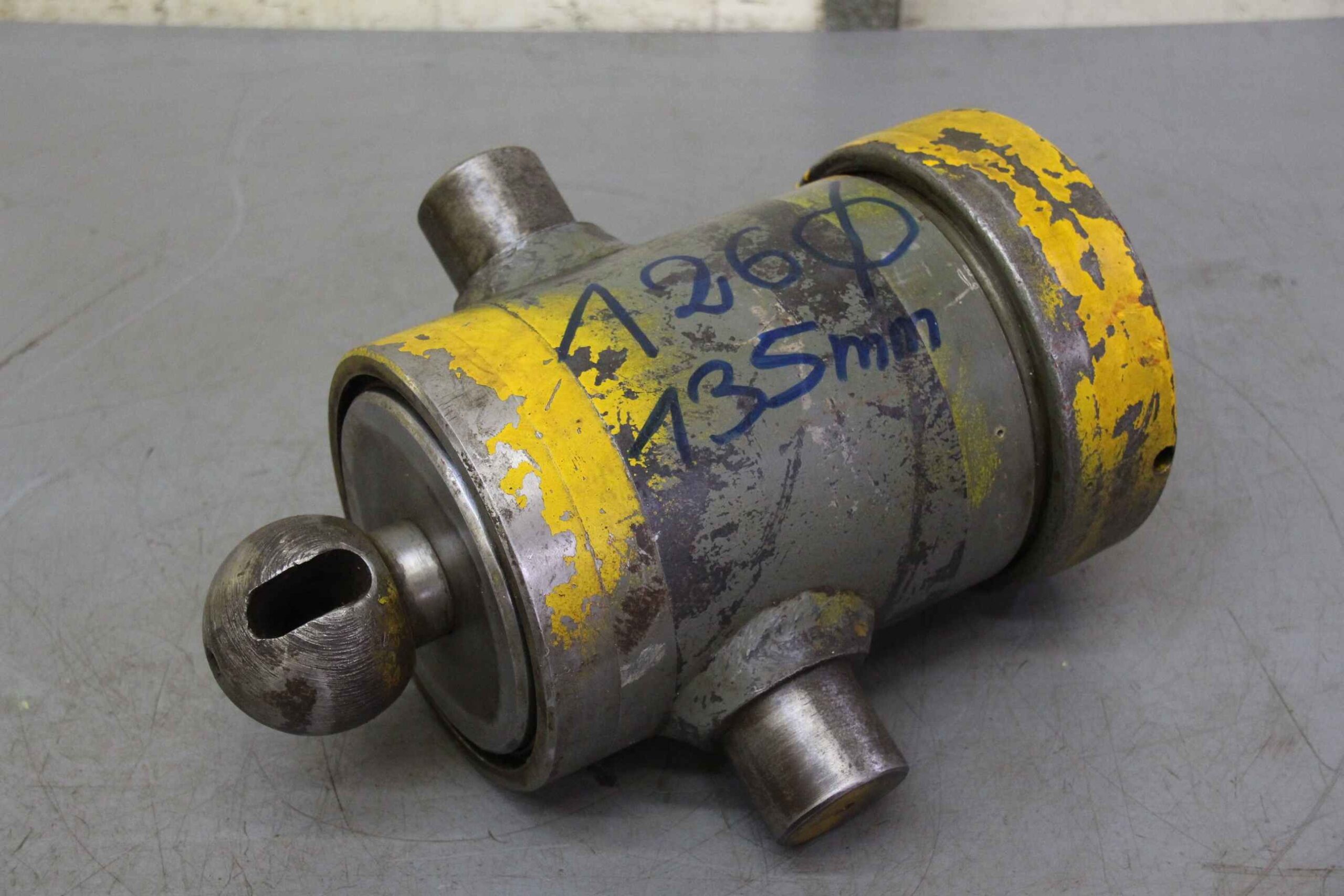 Hydraulikzylinder von unbekannt - Hub 135 mm