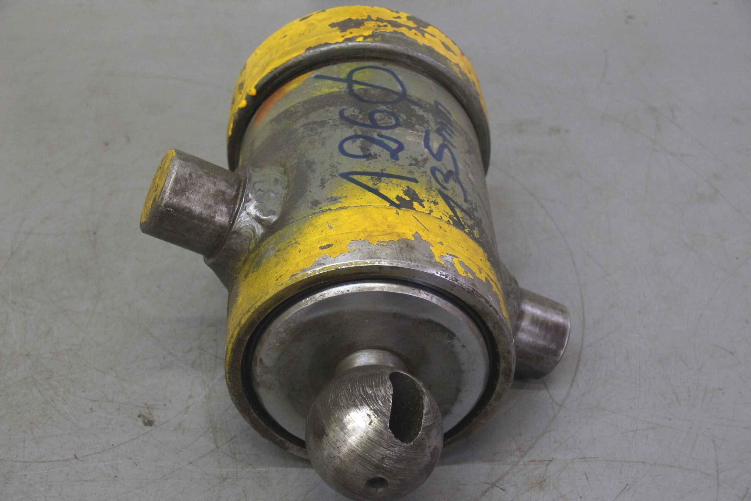 Hydraulikzylinder von unbekannt - Hub 135 mm – Bild 3