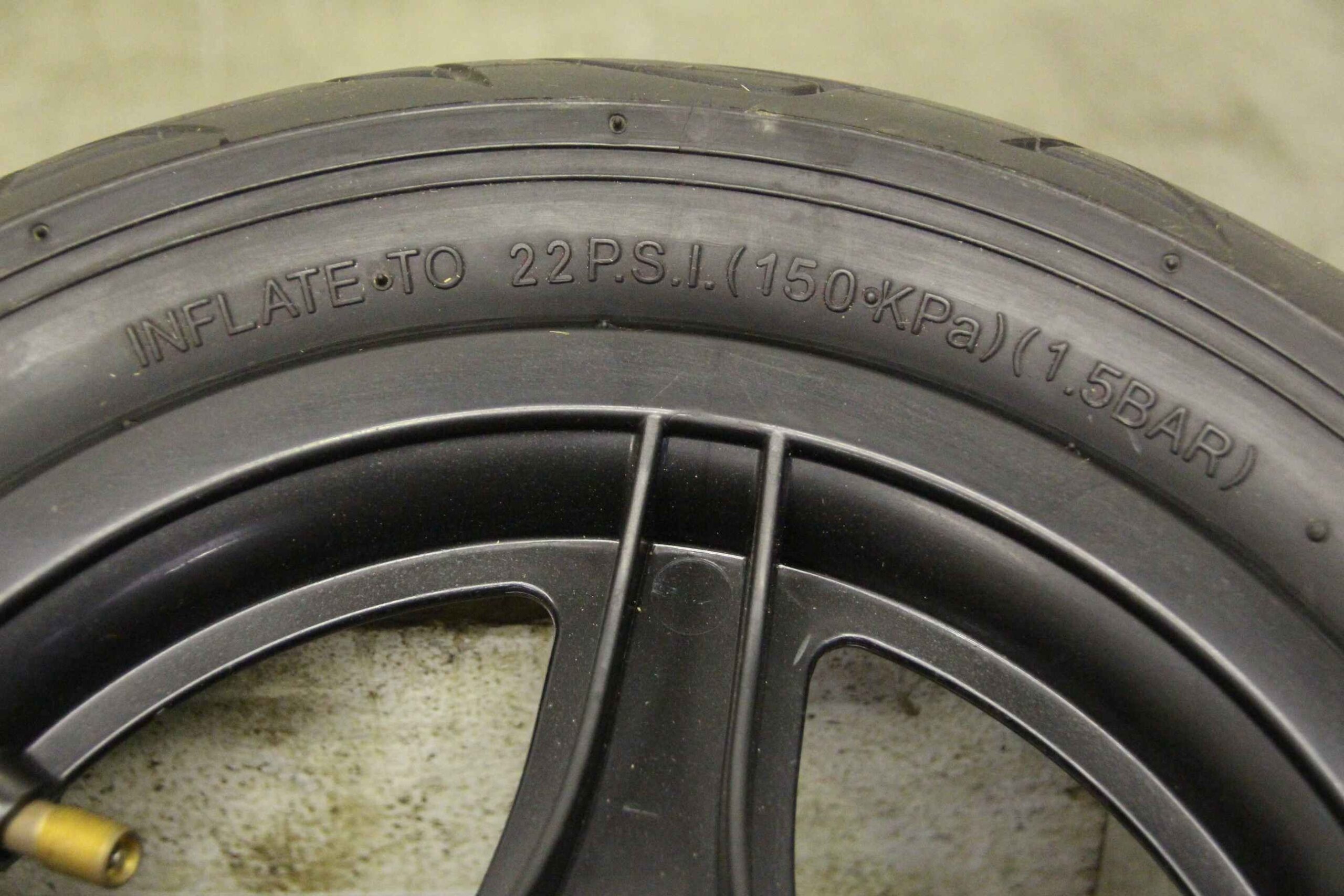 Komplettrad von Hota - 12 1/2 x 2 1/4 (57-203) – Bild 5