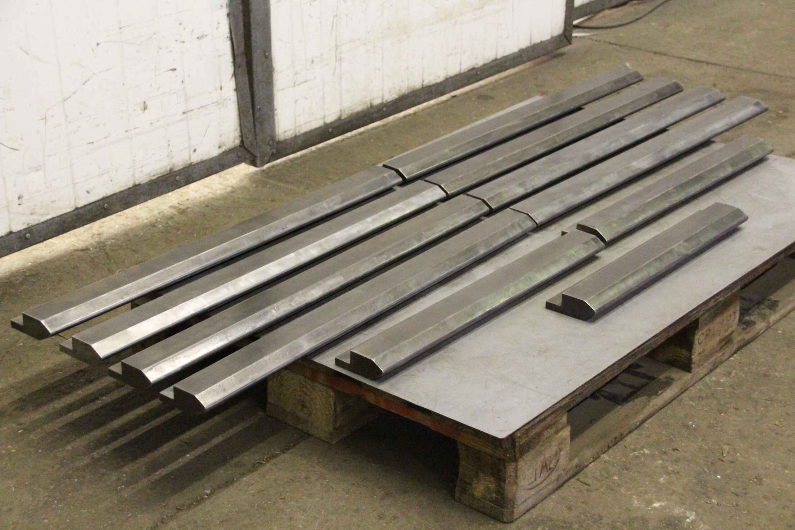 Abkantwerkzeug geteilt 7780 mm von Promecam - 95/36 mm 60° – Bild 2