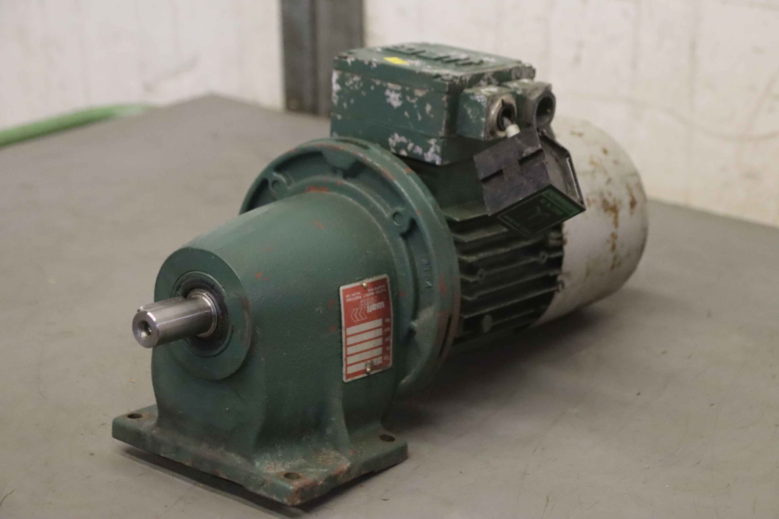 Getriebemotor 0,37 kW 246 U/min von Watt Drive - HG OKG 71N4