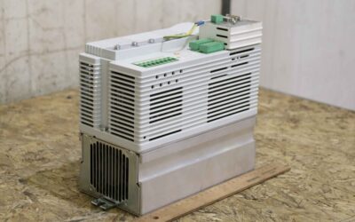 Alternative view of Frequenzumrichter 5,5 kW mit Interbus S von Lenze - 33.8216-E