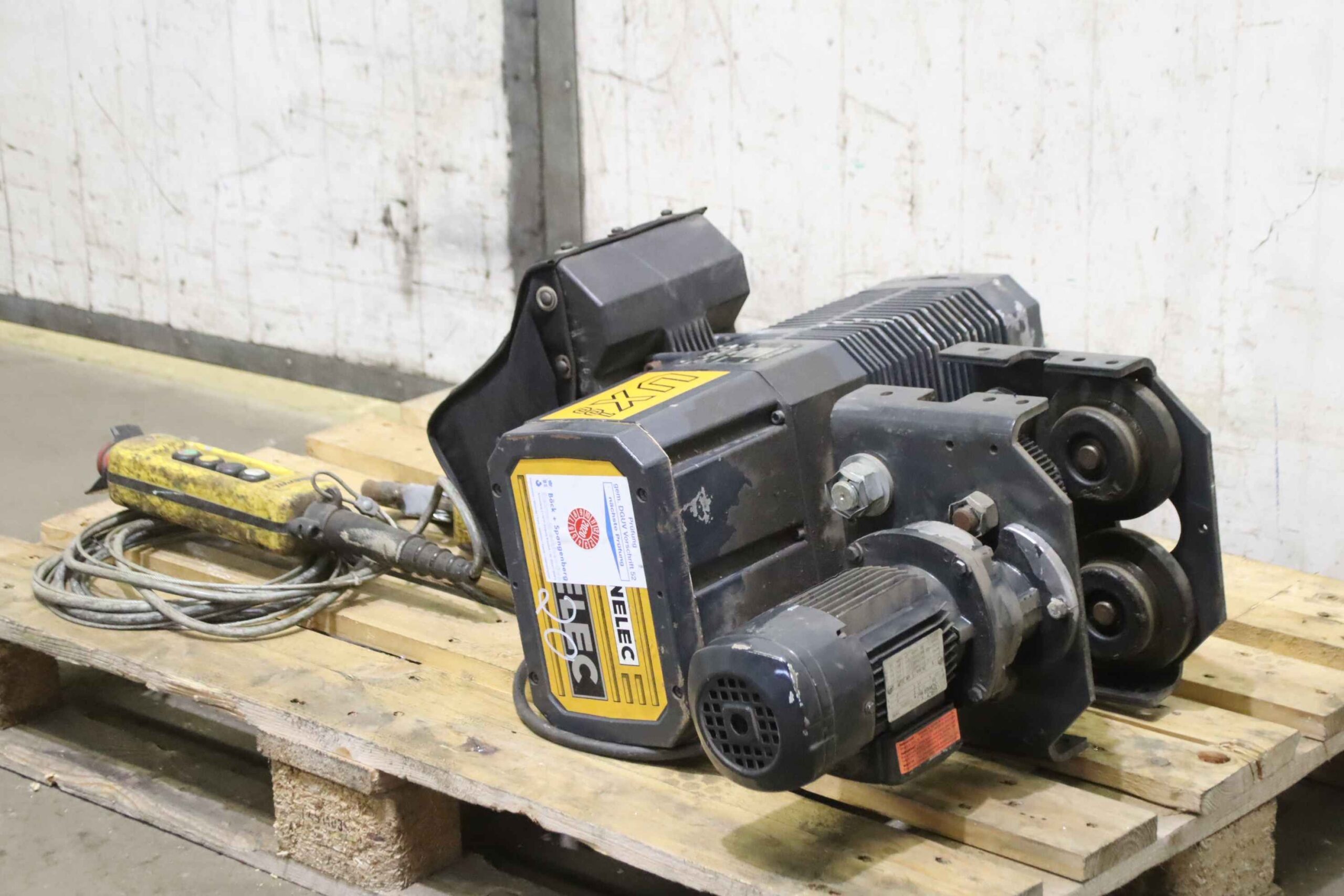 Kettenzug mit Fahrwerk 1000 kg von Unelec - UX 200UX100 24V2