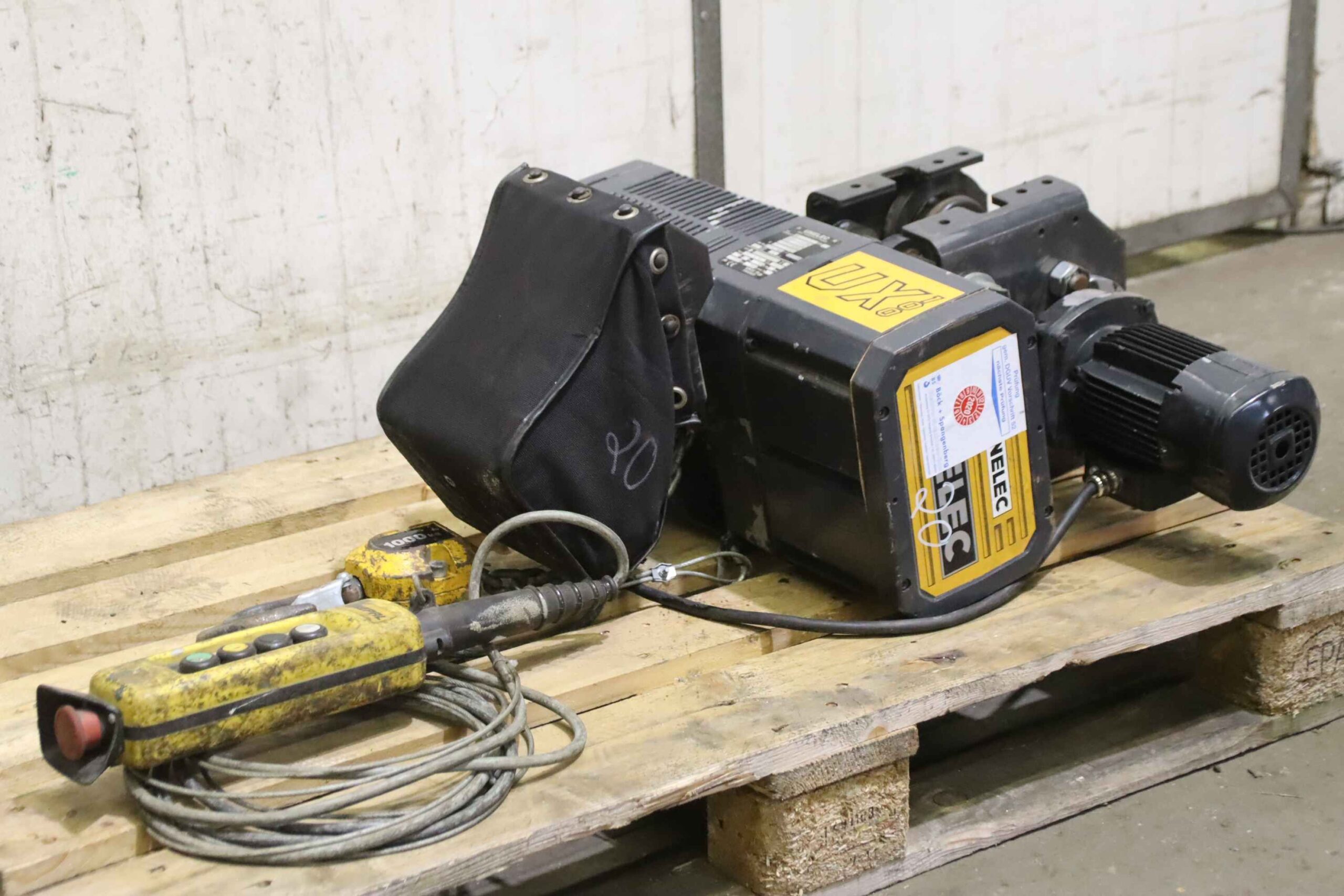 Kettenzug mit Fahrwerk 1000 kg von Unelec - UX 200UX100 24V2 – Bild 2