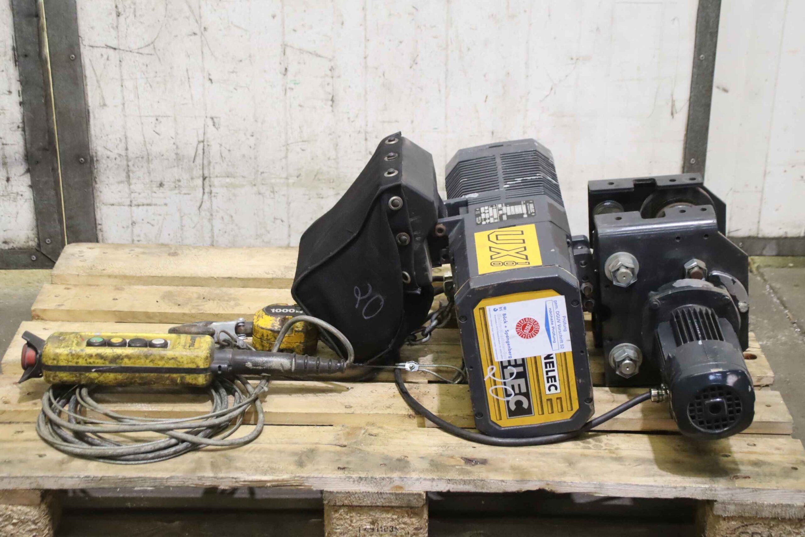 Kettenzug mit Fahrwerk 1000 kg von Unelec - UX 200UX100 24V2 – Bild 3