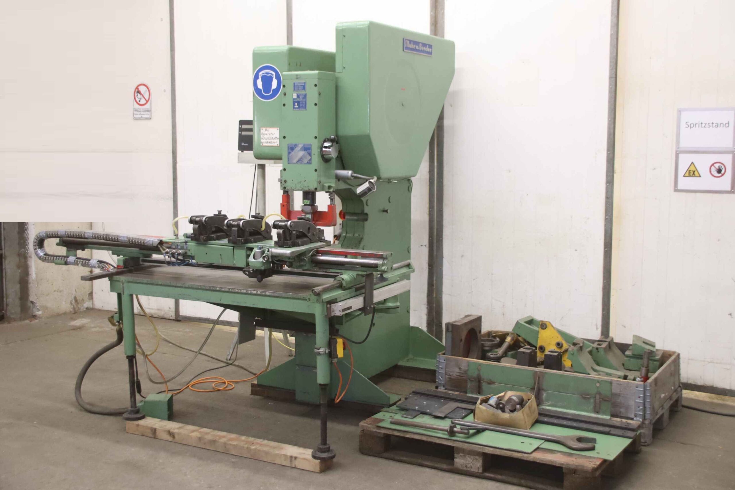 Lochstanze 100 to mit Koordinaten-Tisch von Mubea - KL 100 mit Digitalanzeige