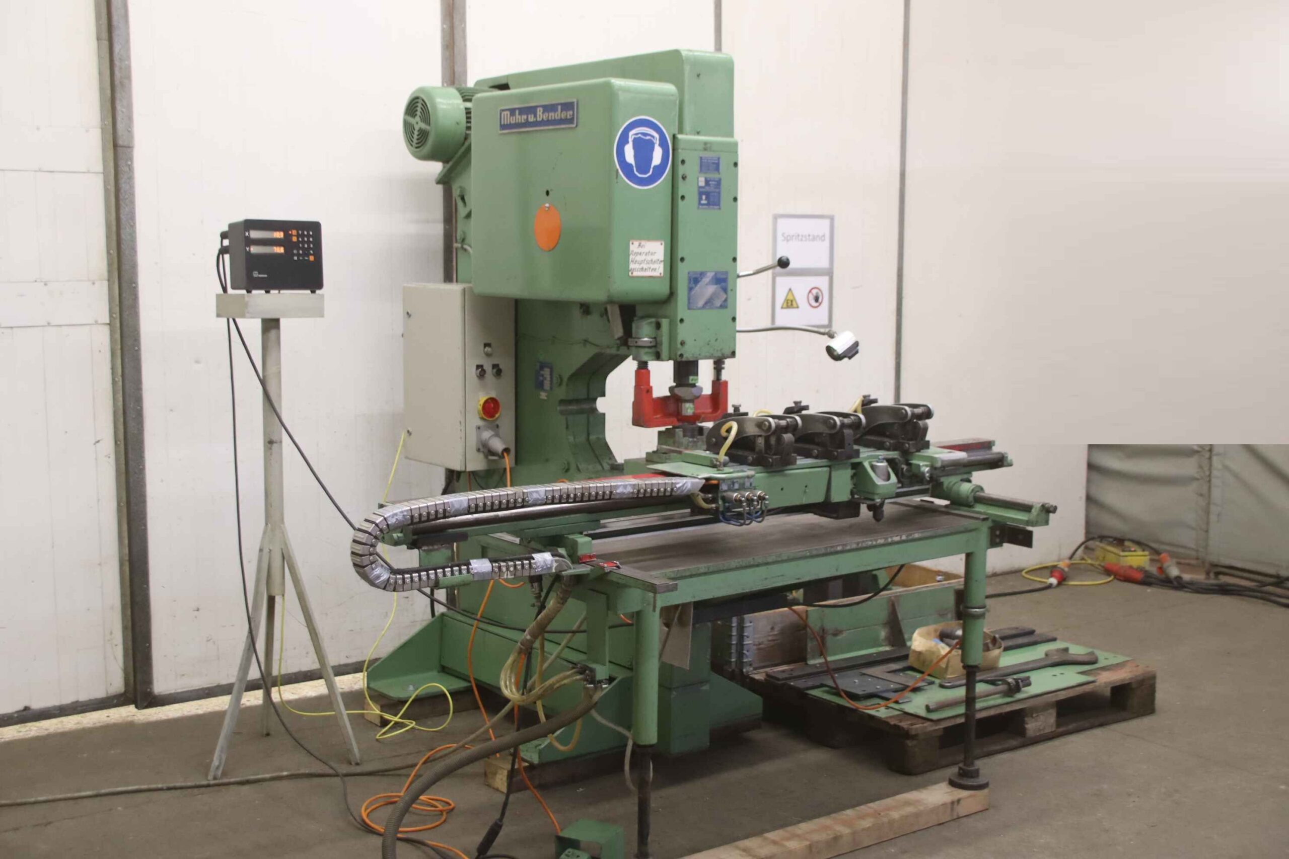 Lochstanze 100 to mit Koordinaten-Tisch von Mubea - KL 100 mit Digitalanzeige – Bild 2