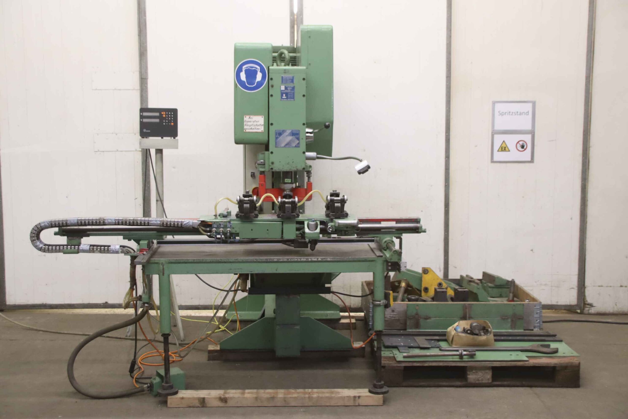 Lochstanze 100 to mit Koordinaten-Tisch von Mubea - KL 100 mit Digitalanzeige – Bild 3