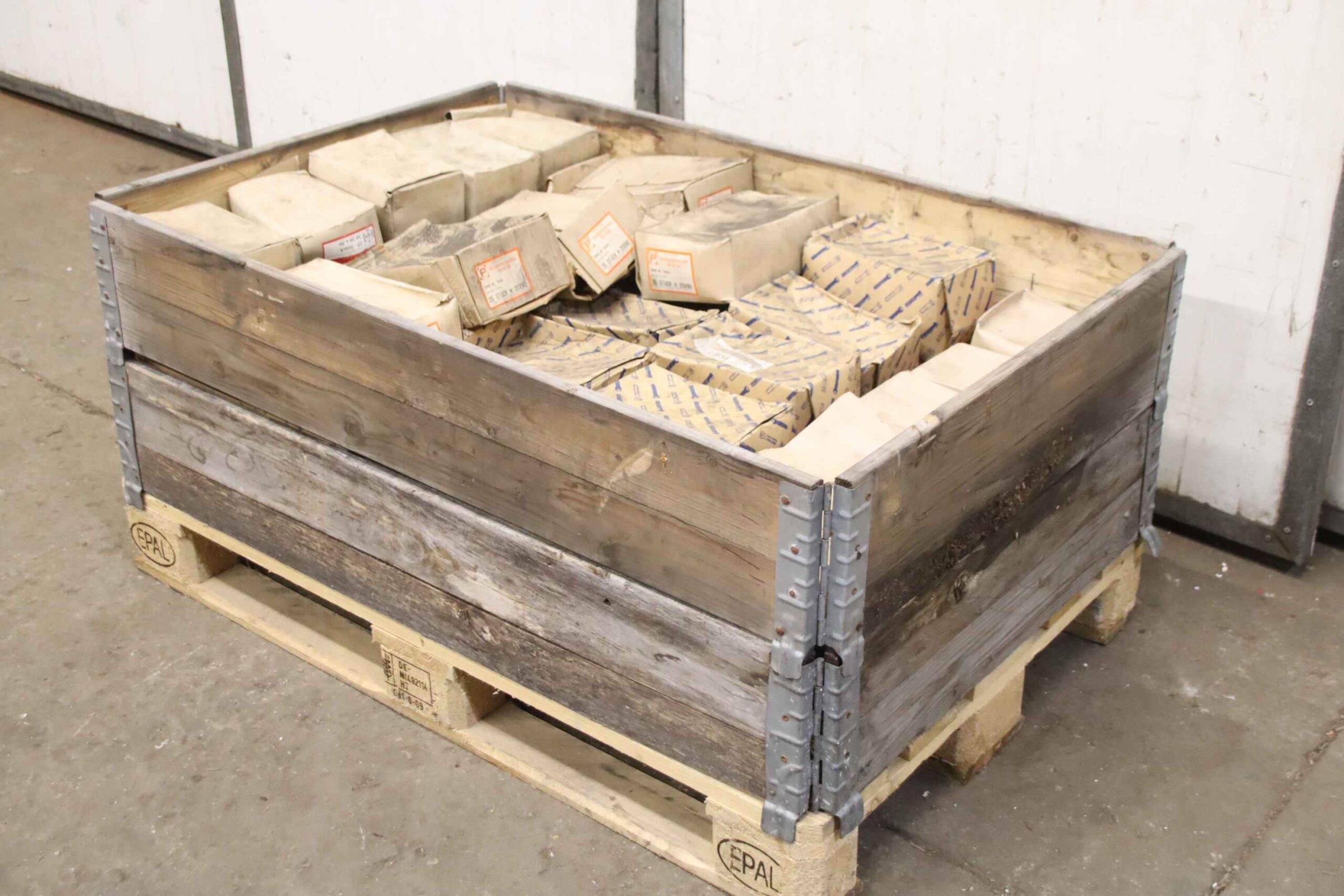 Sechskantschrauben M20, DIN 931, 514 kg von Diverse - 8.8 div Größen schwarz/verzinkt