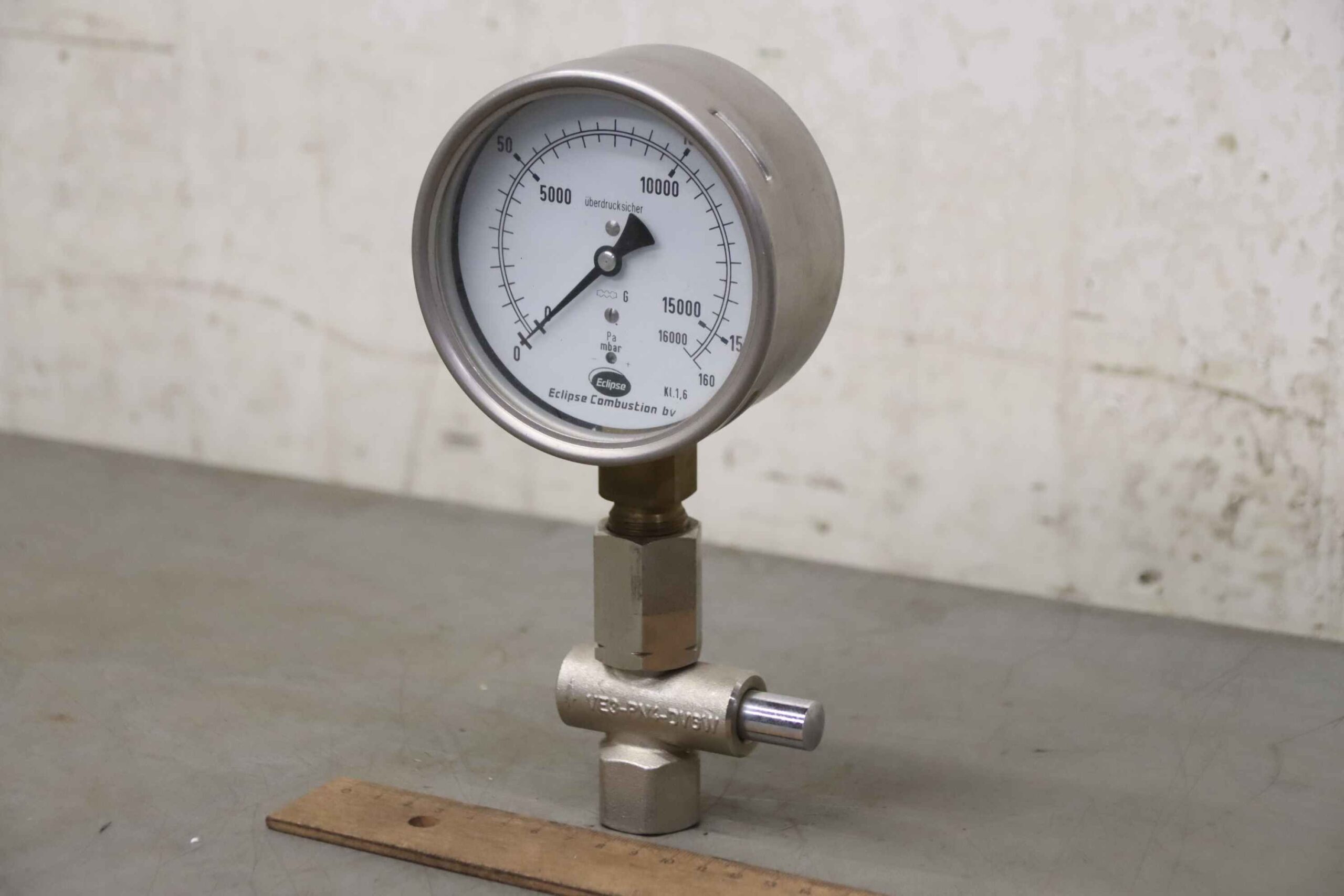 Manometer mit Druckknopfhahn von Eclipse - 0 bis 160 mbar VE3-PN-DVGW