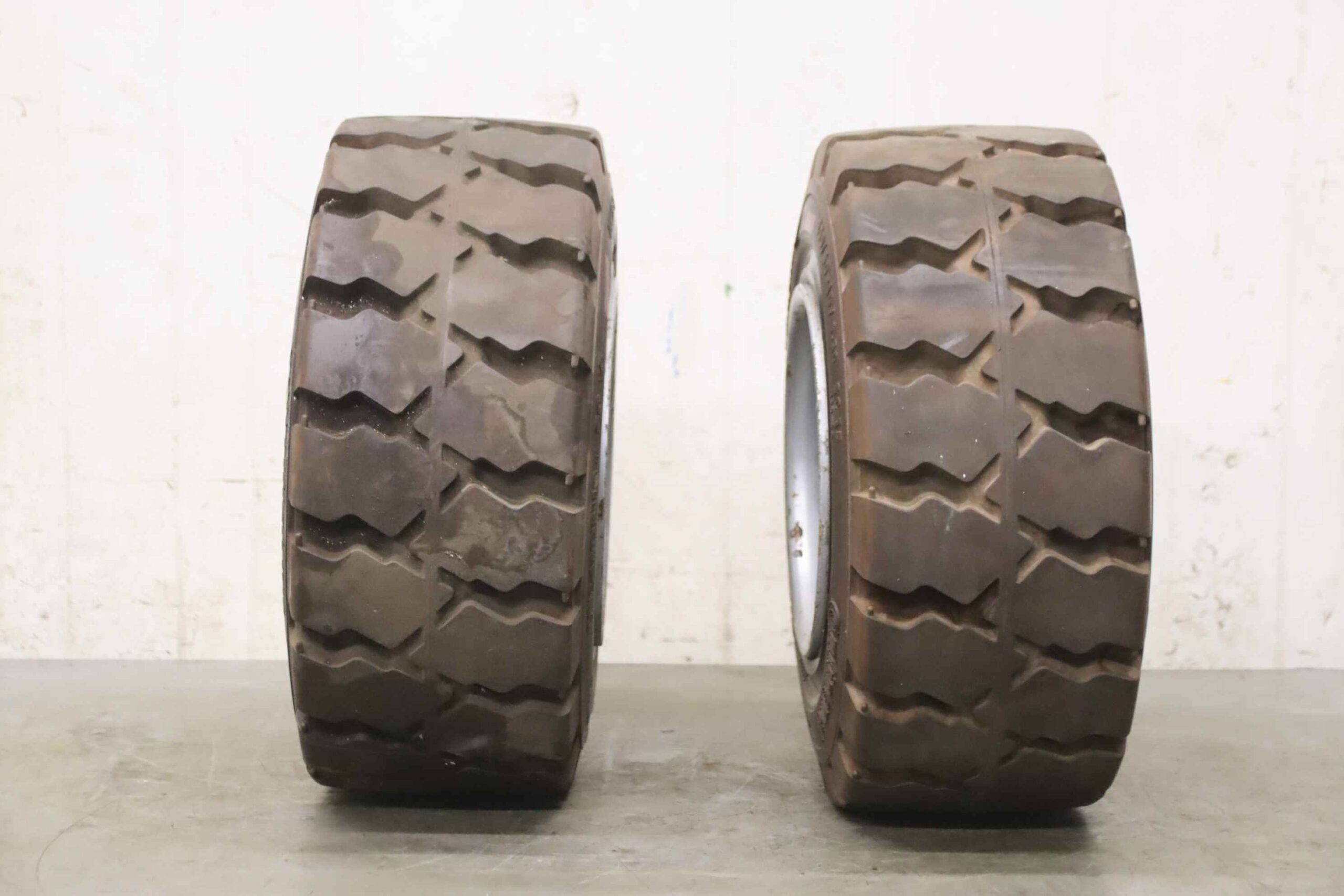 Vollgummi Reifen von Continental GSL - CSE-Robust SC 15 200/50-10/6.50 – Bild 15