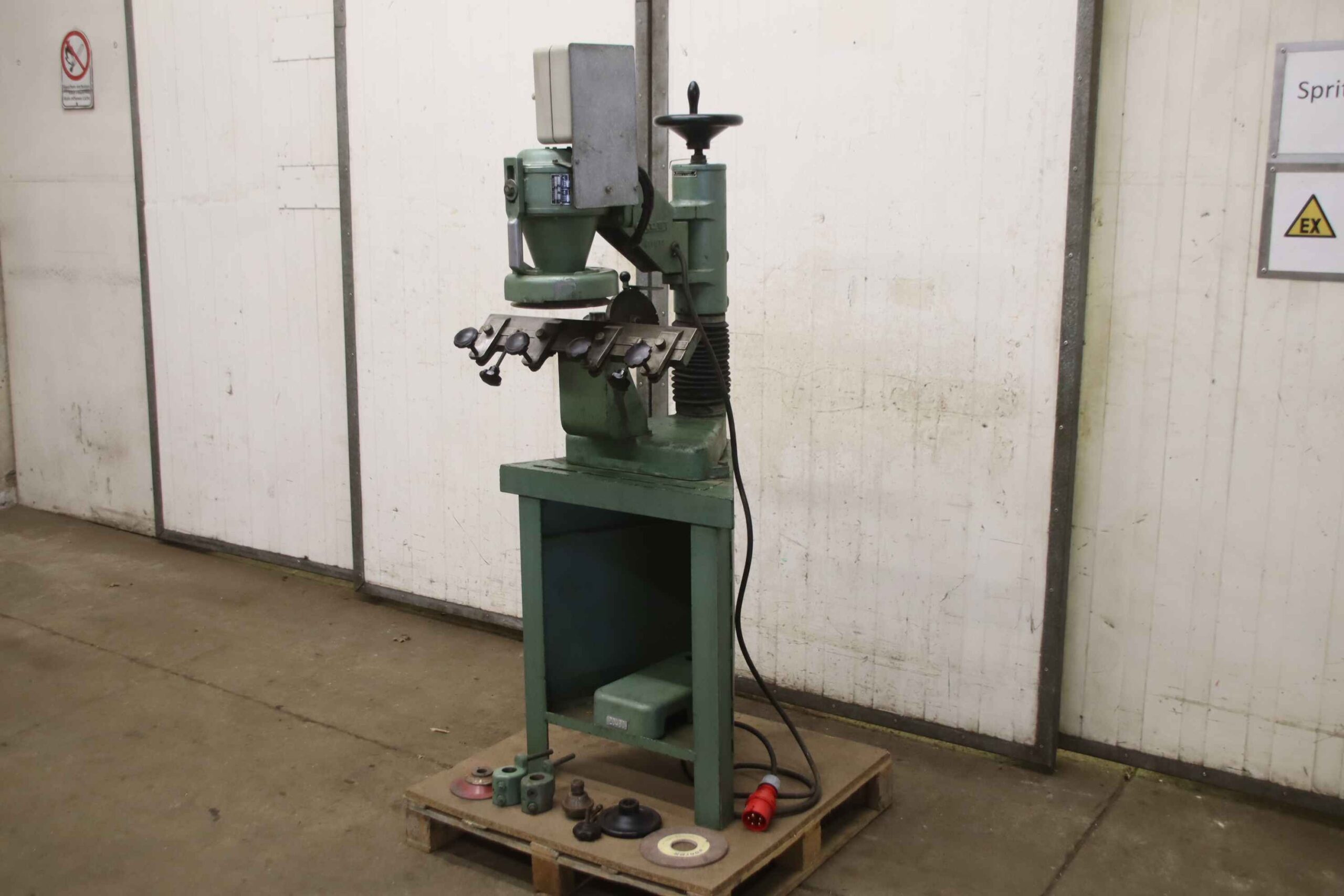 Werkzeugschleifmaschine von Chuet Nevers - Schleifscheiben Ø max. 200 mm