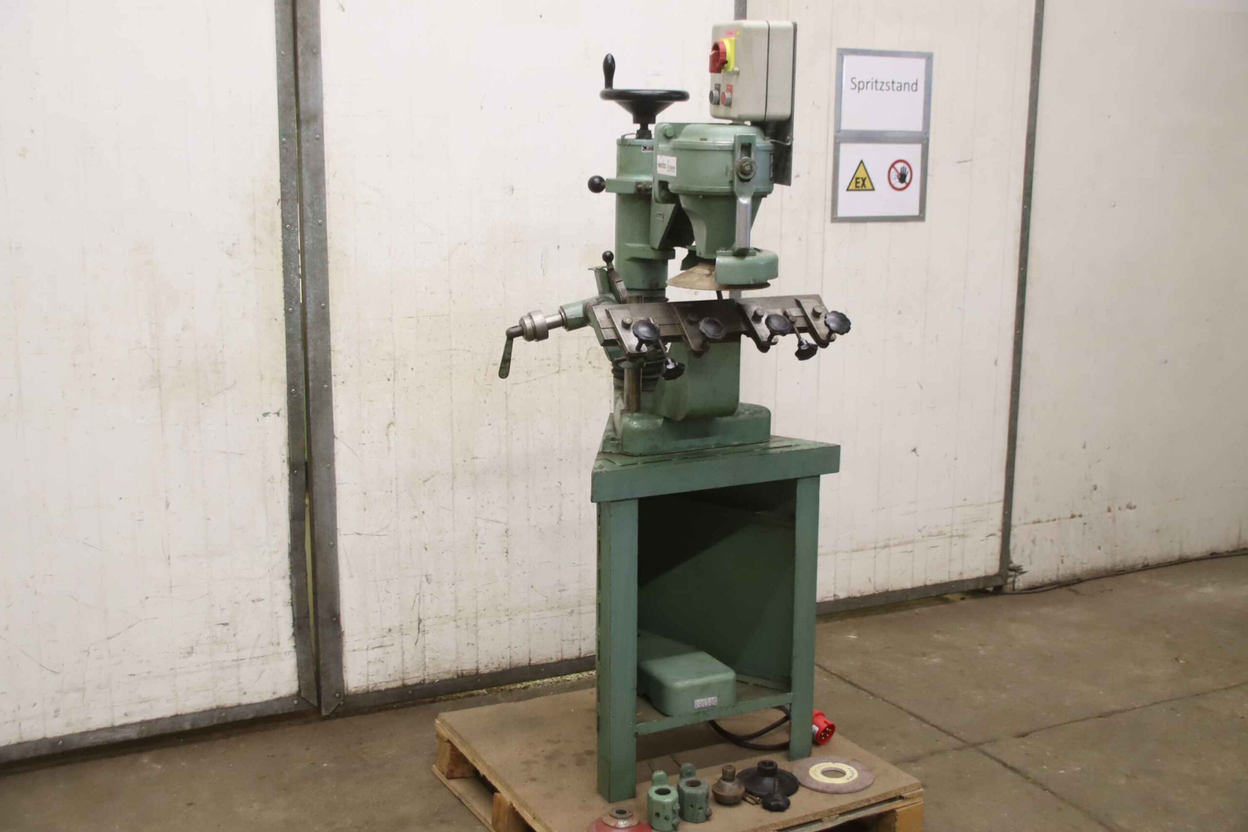 Werkzeugschleifmaschine von Chuet Nevers - Schleifscheiben Ø max. 200 mm – Bild 2