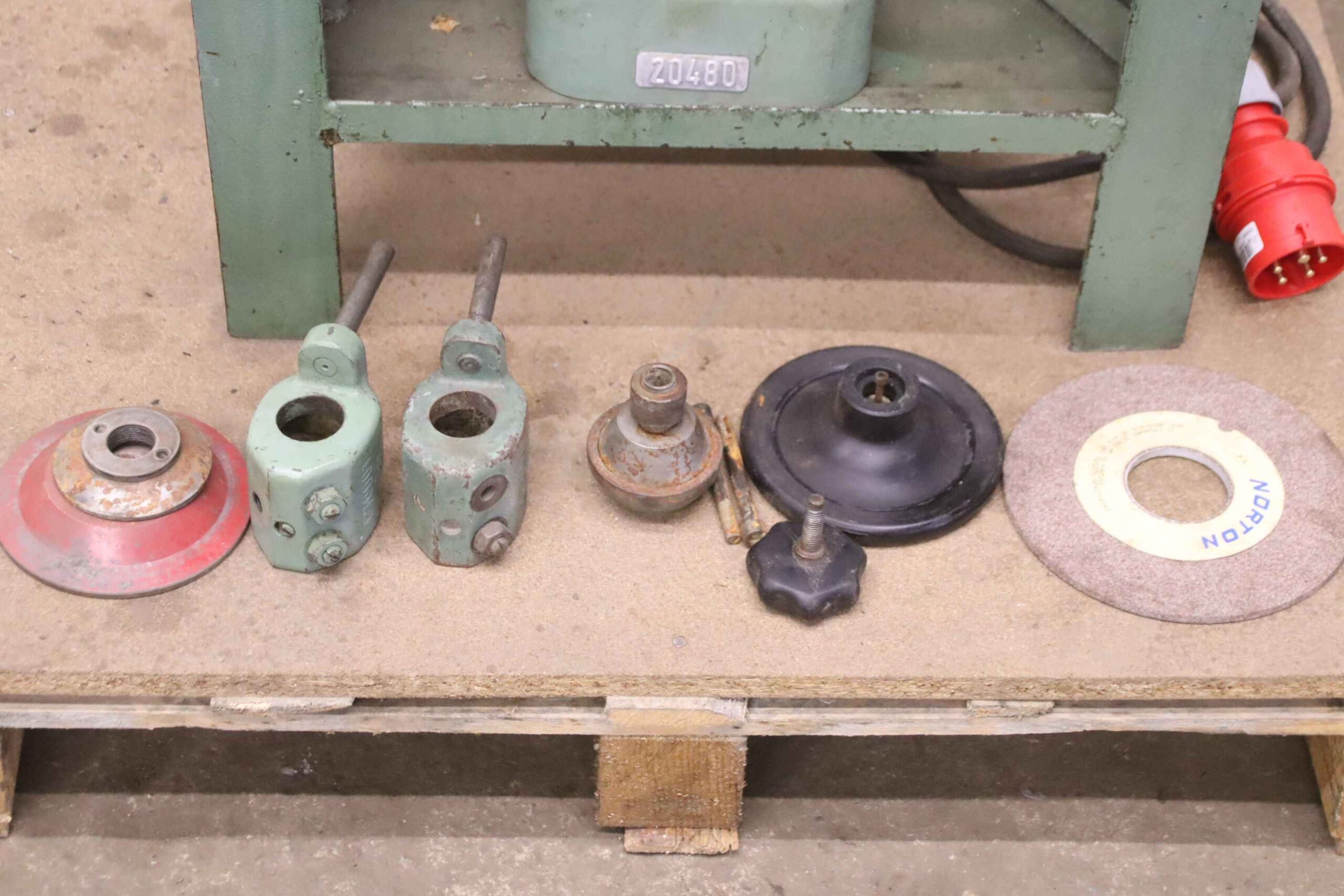 Werkzeugschleifmaschine von Chuet Nevers - Schleifscheiben Ø max. 200 mm – Bild 10