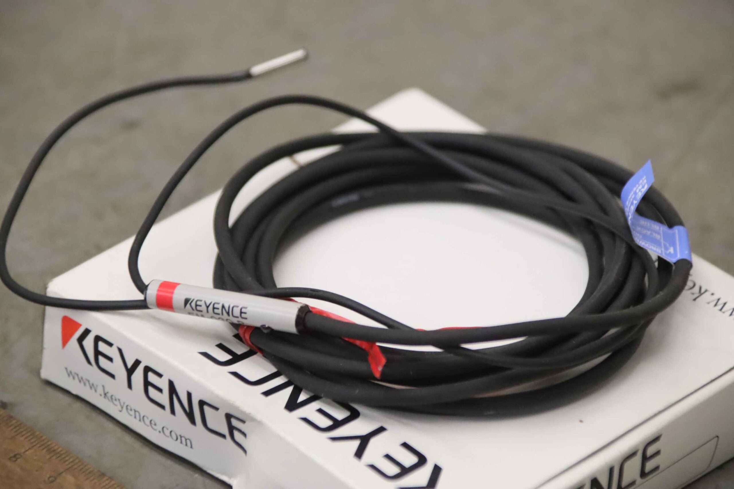 Näherungsschalter von Keyence - EM-030 P