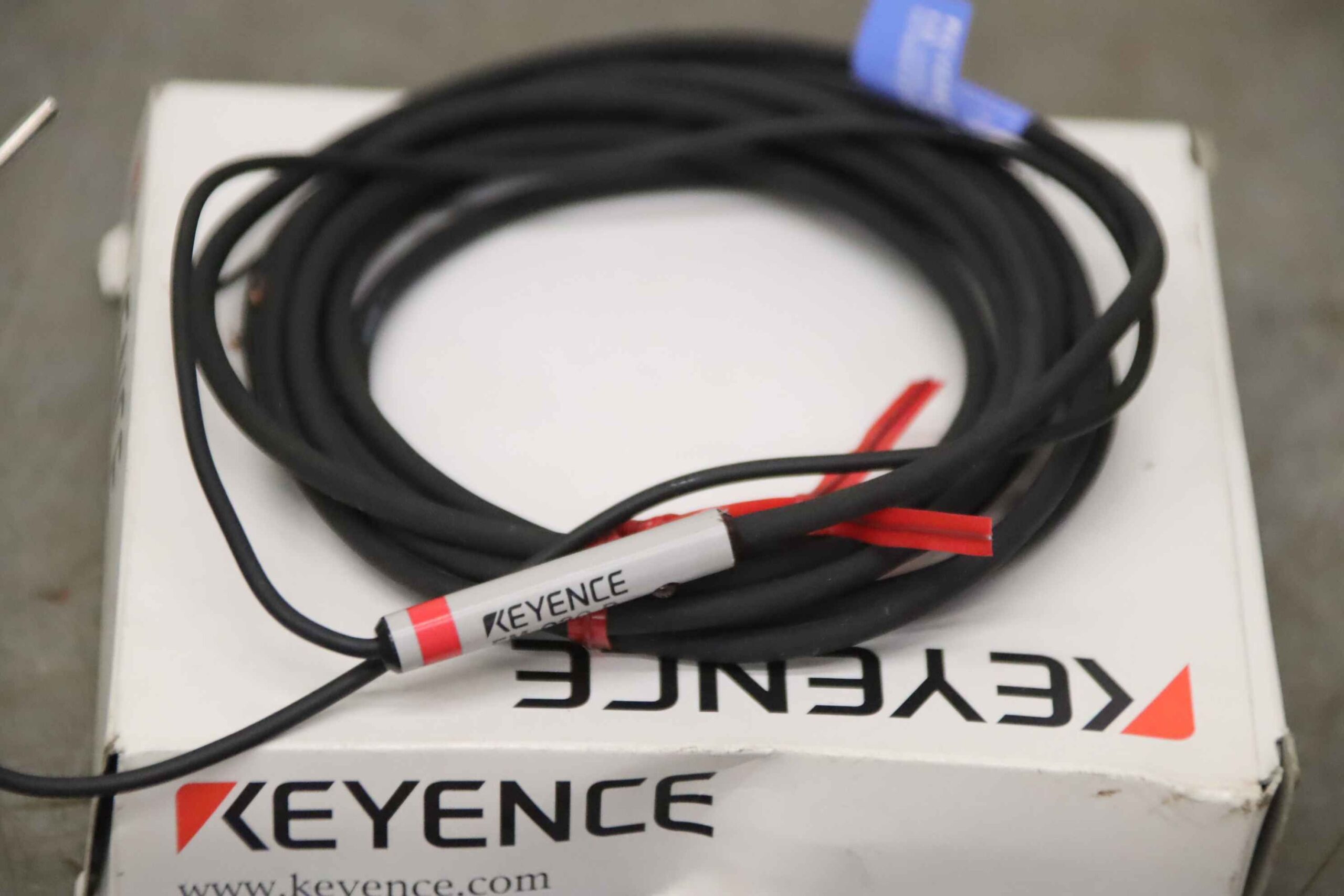 Näherungsschalter von Keyence - EM-030 P – Bild 3