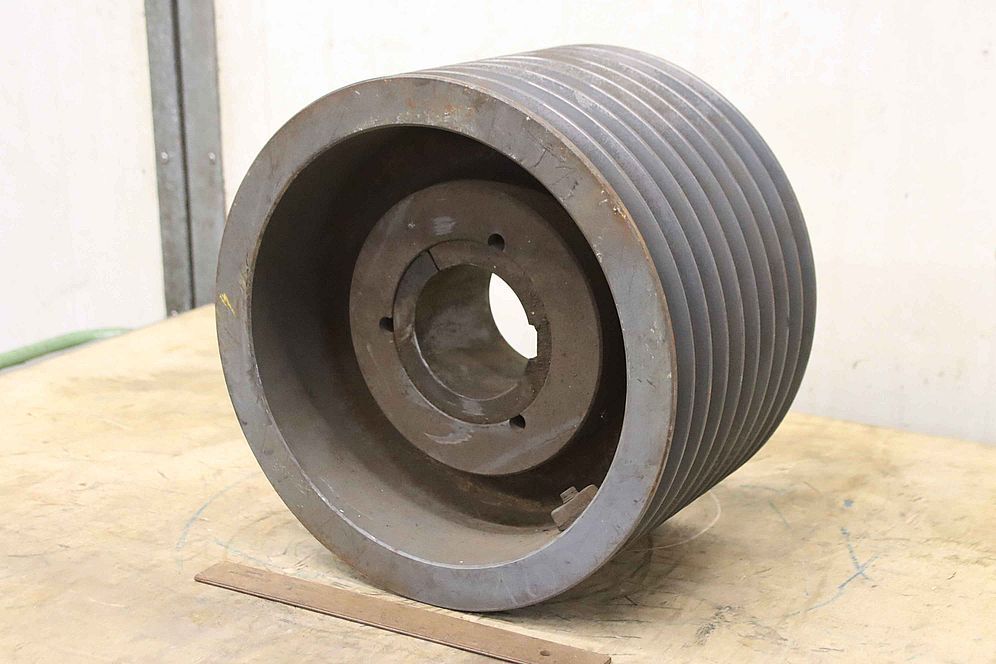 Keilriemenscheibe 9-rillig von Guss - SPC 360-9 (22 mm)