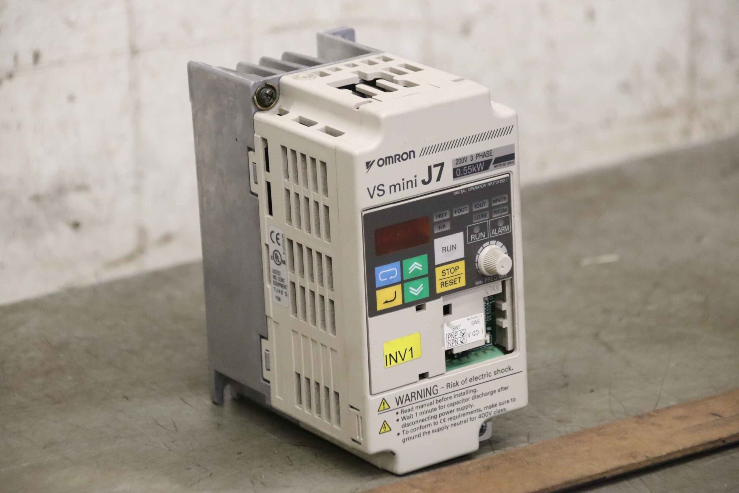 Servoregler von Yaskawa - CIMR-J7AZ20P4 – Bild 2