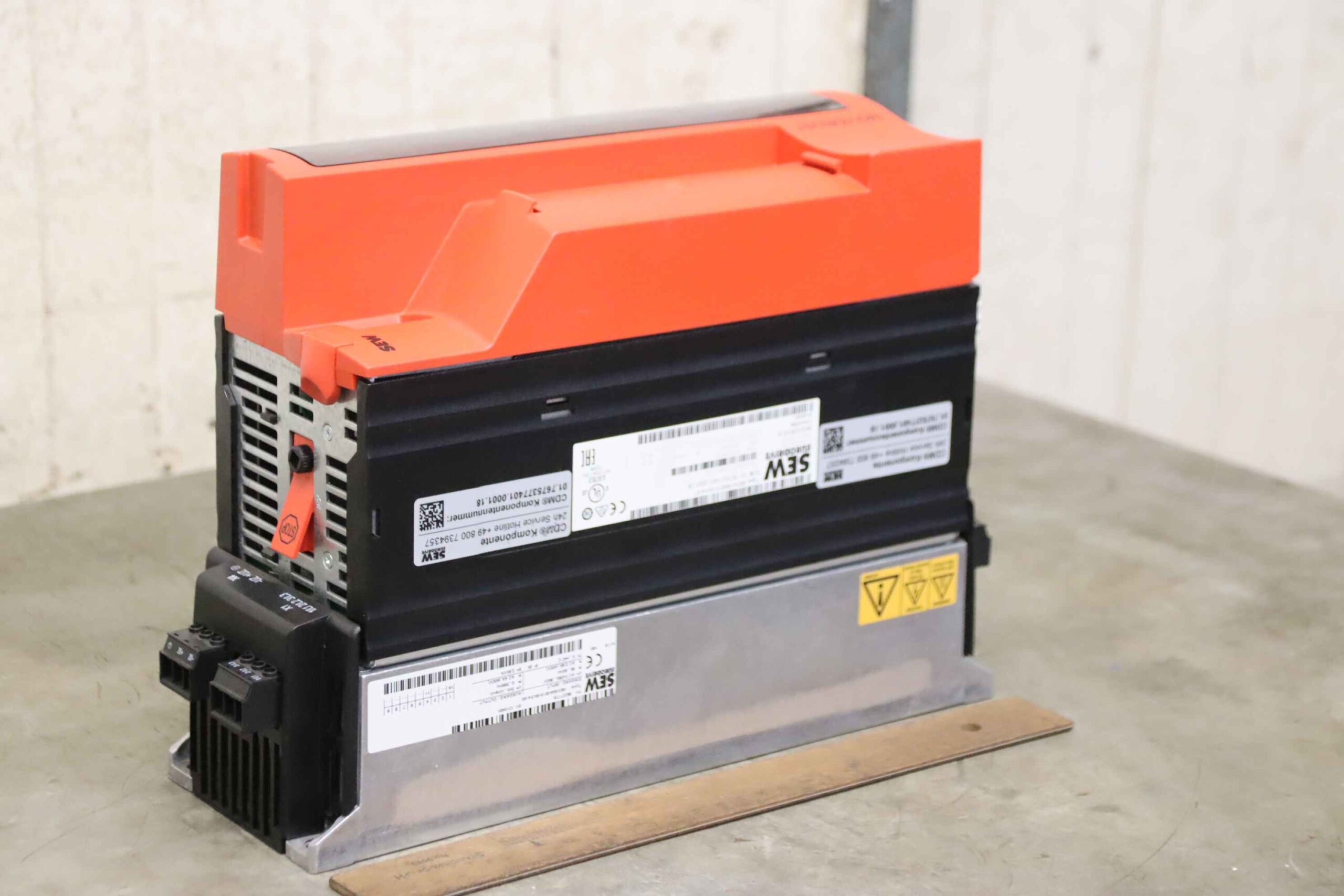 Frequenzumrichter 1,5 kW von SEW Eurodrive - MDX60A0015-5A3-4-00 – Bild 2