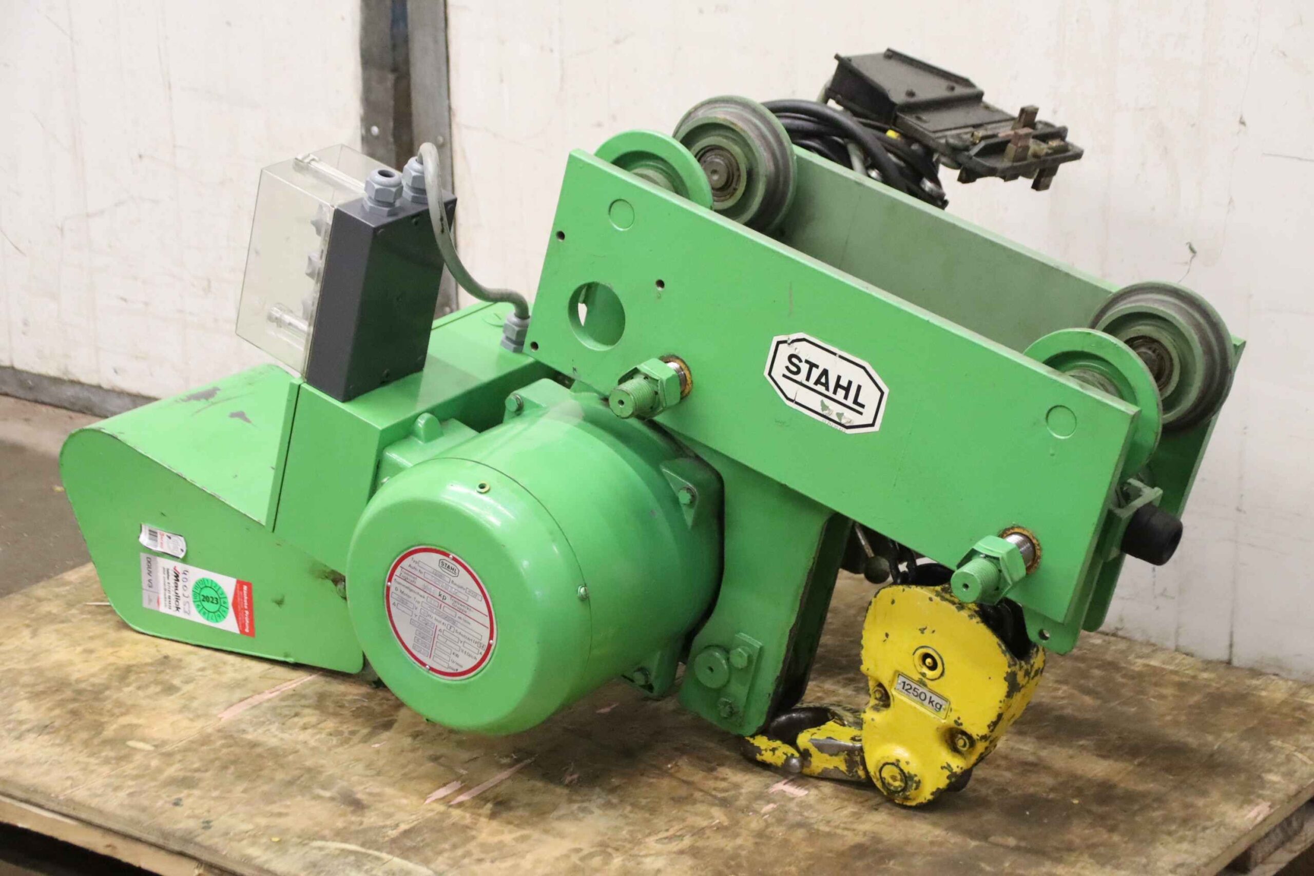 Kettenzug mit Fahrwerk 1250 kg von Stahl - R12