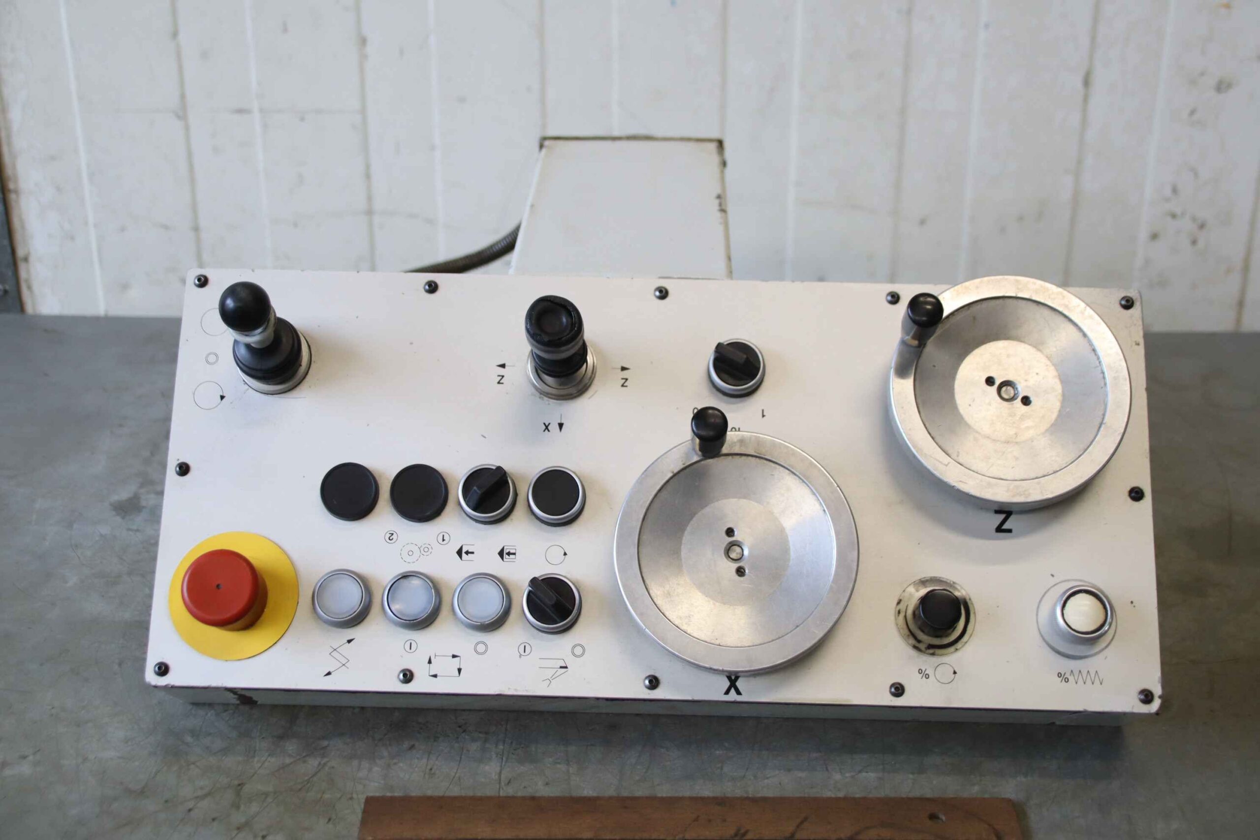 Bedienpult/CNC Steuerung von DMT - CD320 – Bild 3