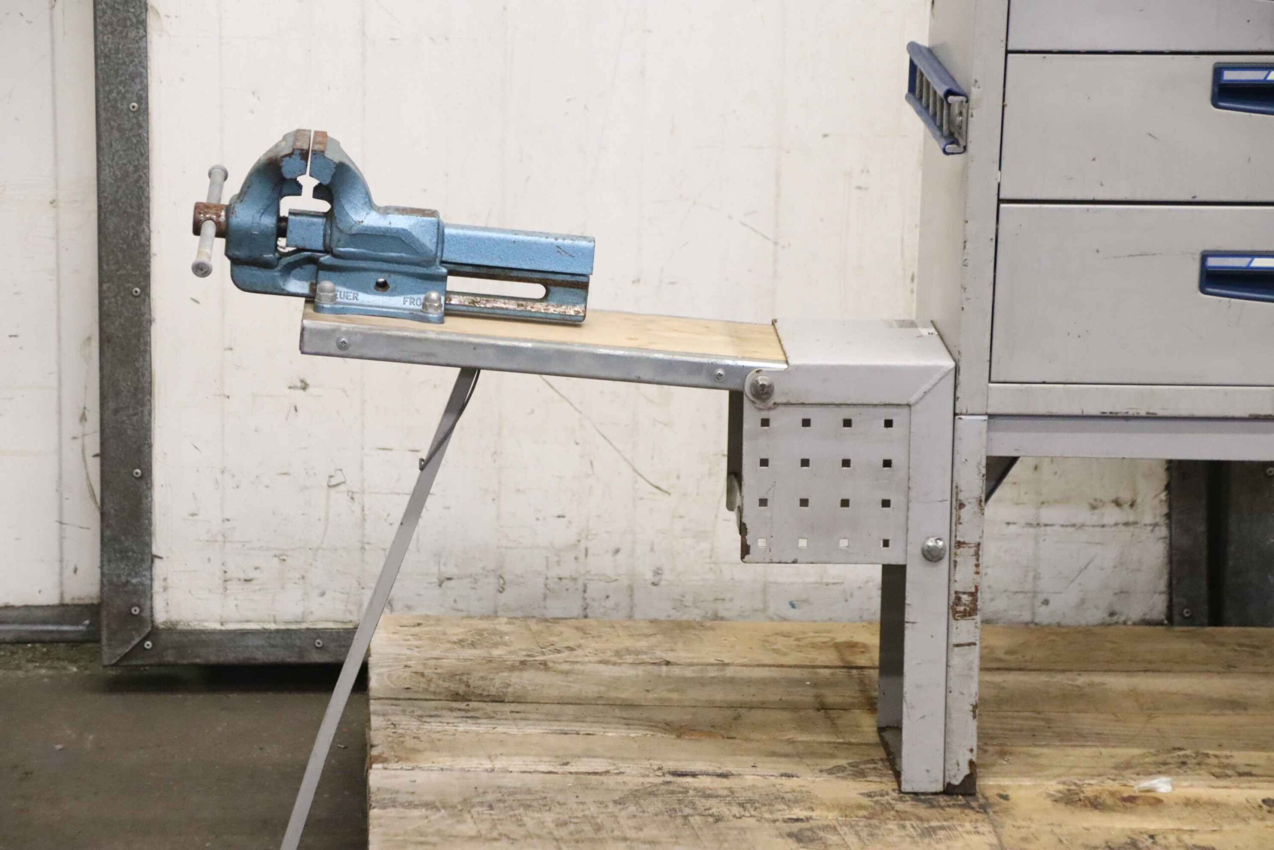 Fahrzeugregal von Sortimo - mit Schraubstock / 6 Schubladen – Bild 5