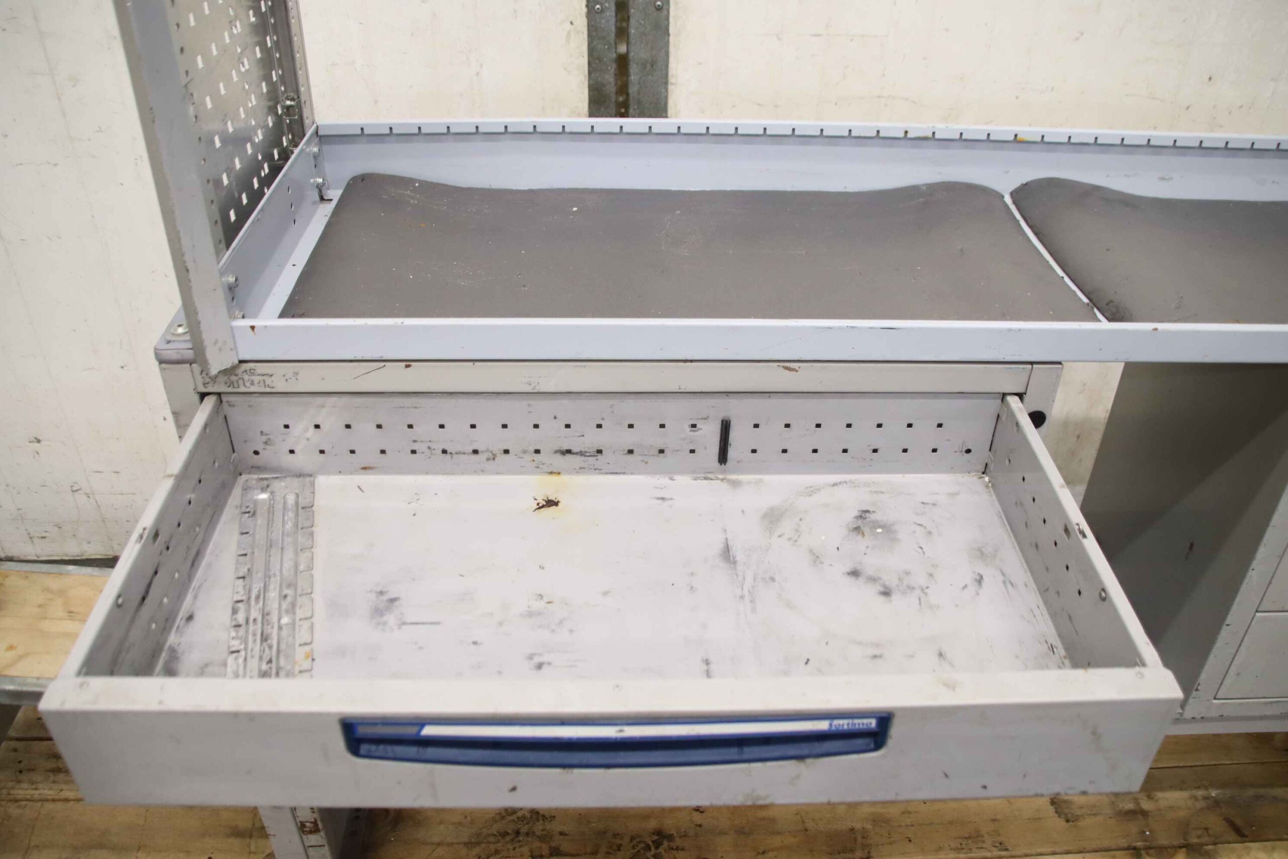 Fahrzeugregal von Sortimo - mit Schraubstock / 6 Schubladen – Bild 6