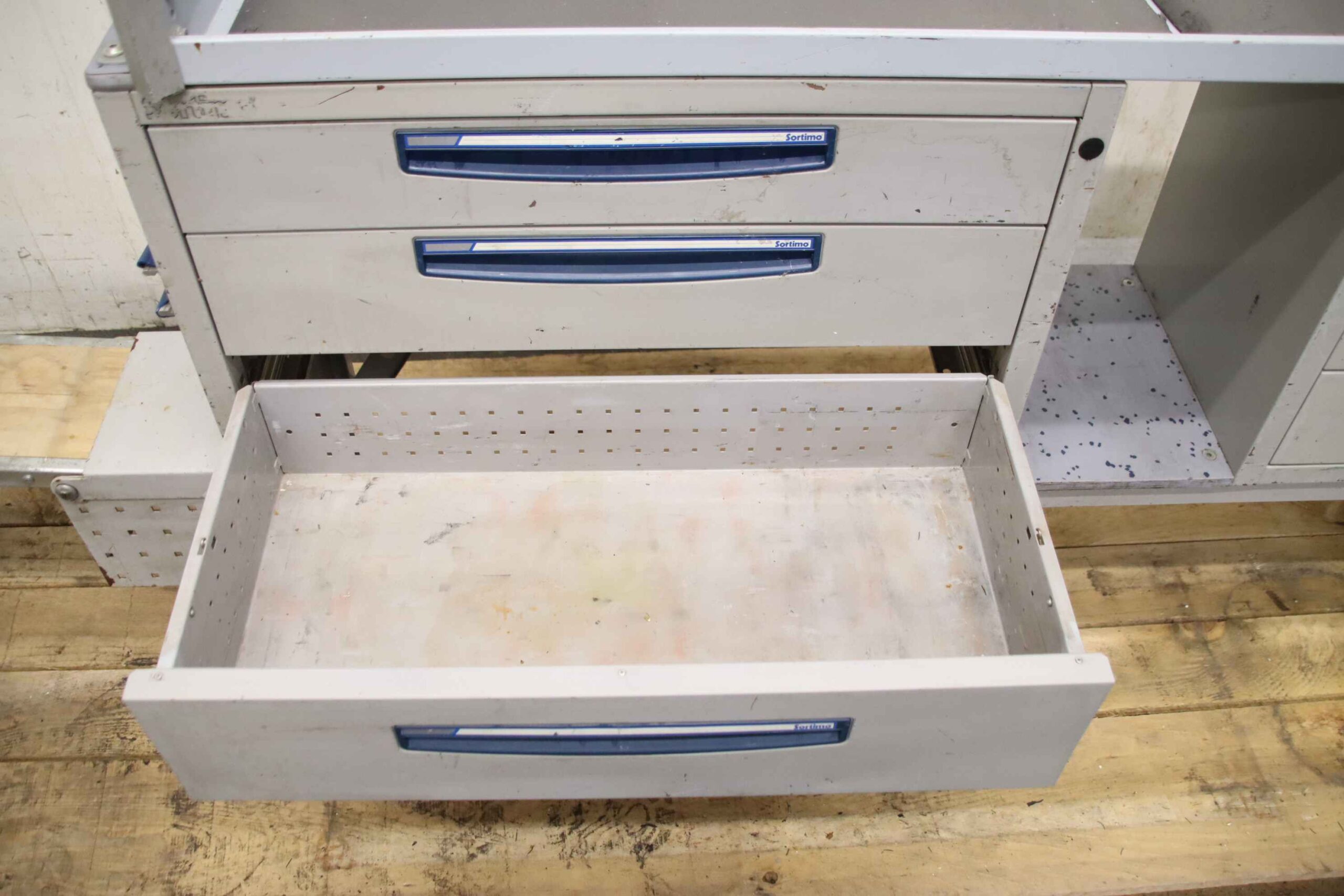 Fahrzeugregal von Sortimo - mit Schraubstock / 6 Schubladen – Bild 8