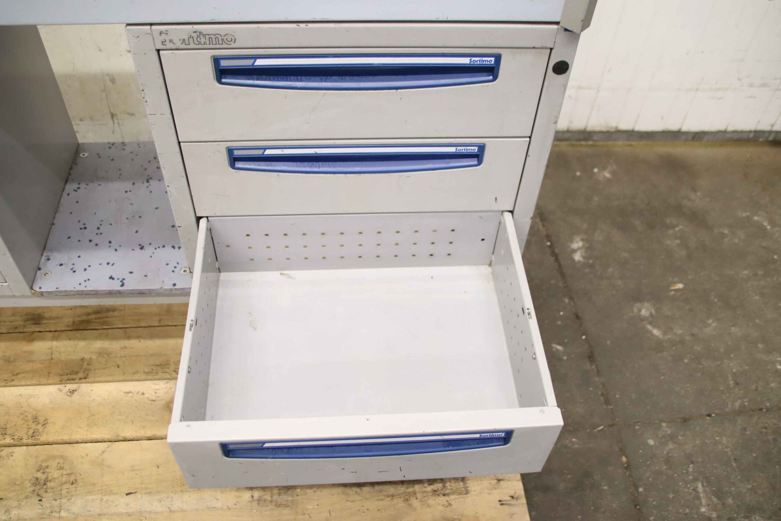 Fahrzeugregal von Sortimo - mit Schraubstock / 6 Schubladen – Bild 11