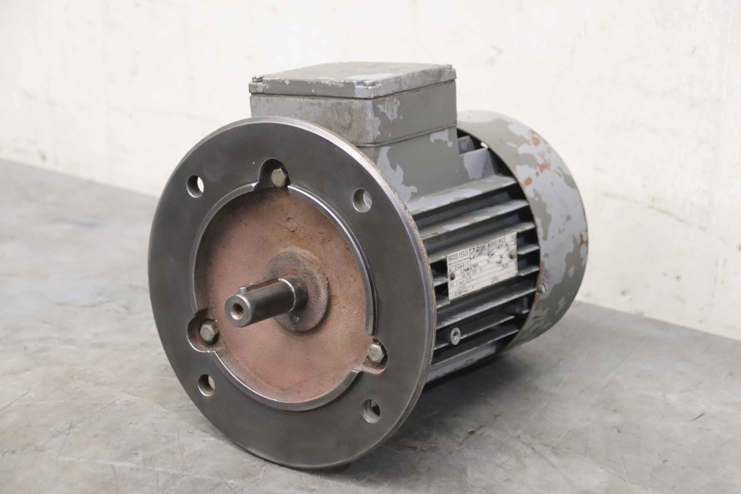 Elektromotor 0,55 kW 1380 U/min von ZSE MEZ - 4AP80-4s