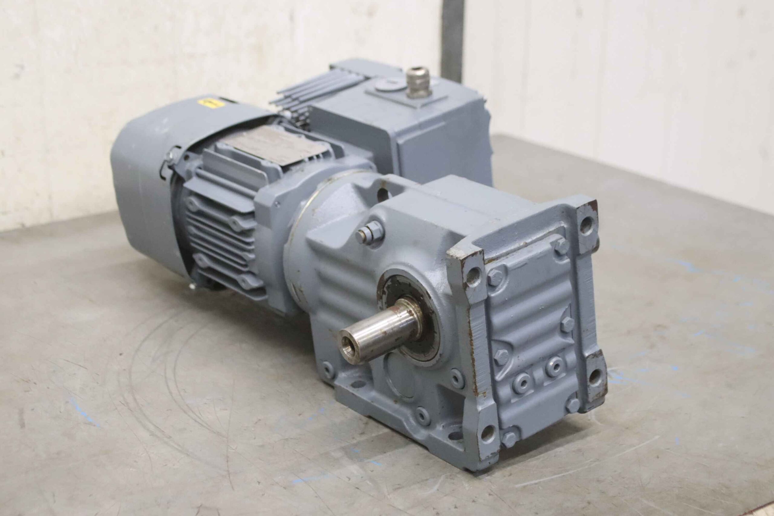 Getriebemotor 0,37-0,075 kW 31-6,3 U/min von SEW-Eurodrive - KAF37 DRS71S4BE05HR/MM03/AMA6 – Bild 2