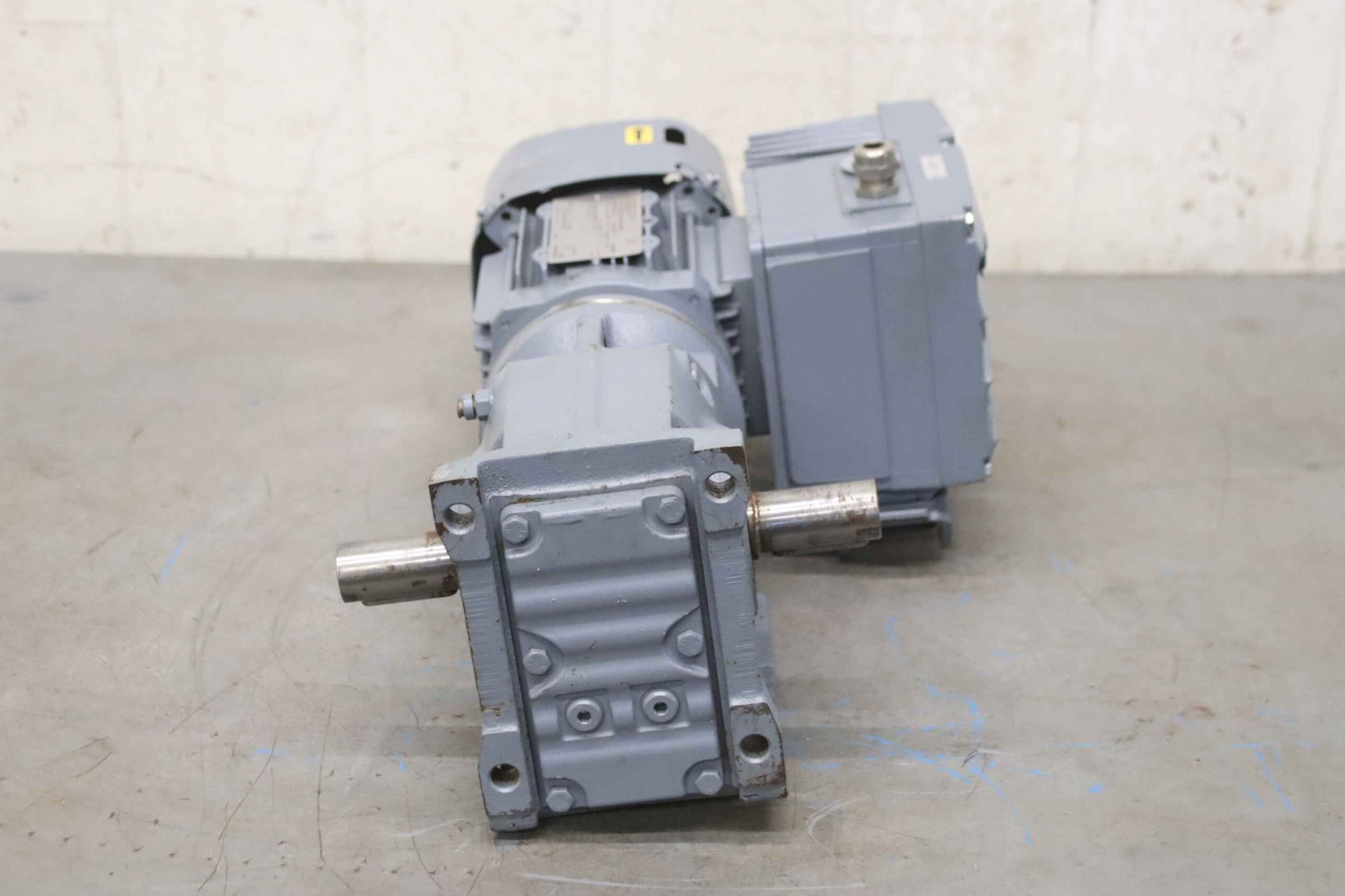 Getriebemotor 0,37-0,075 kW 31-6,3 U/min von SEW-Eurodrive - KAF37 DRS71S4BE05HR/MM03/AMA6 – Bild 3
