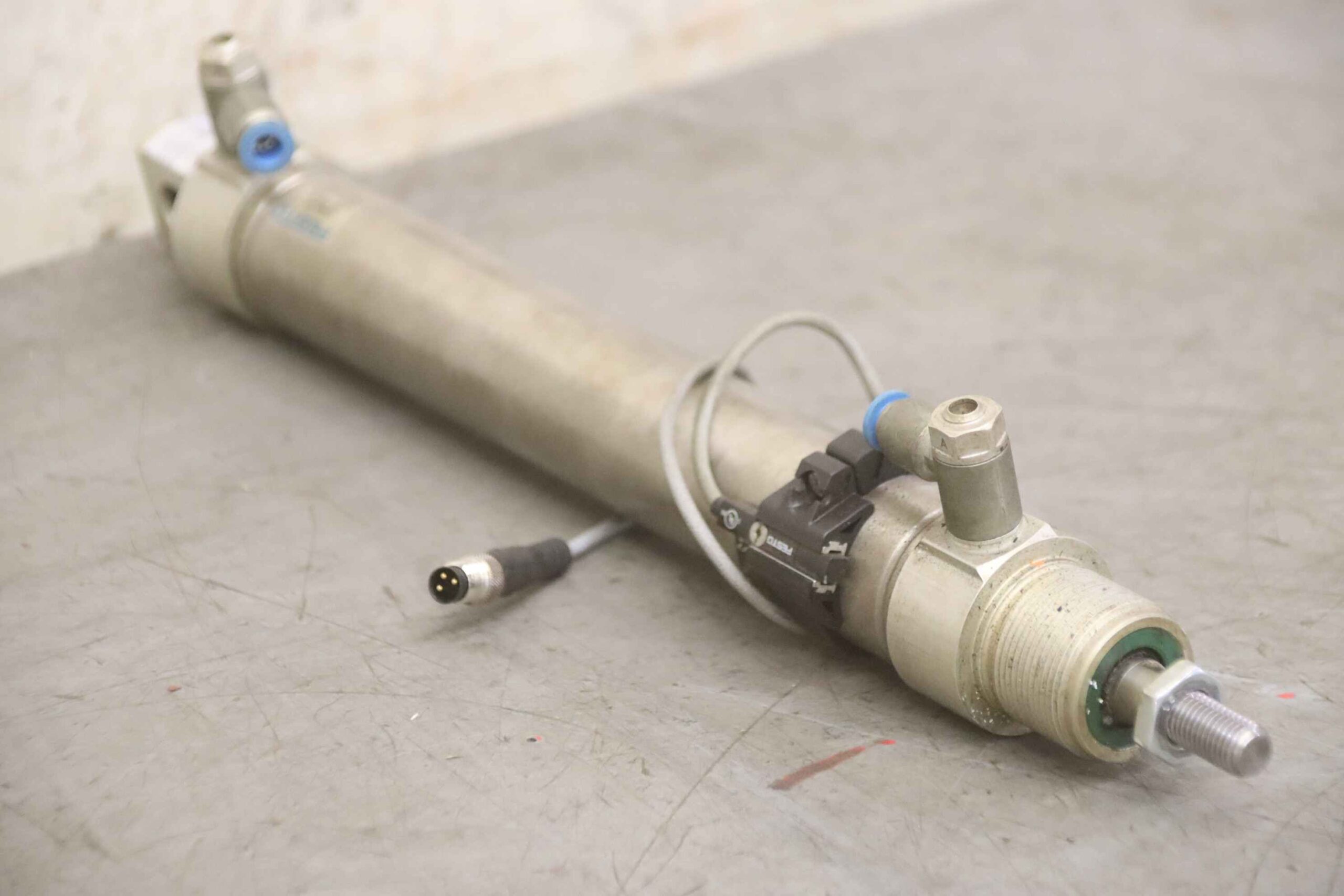 Pneumatikzylinder mit Näherungsschalter von Festo - DSNU-32-180-PPS-A – Bild 2