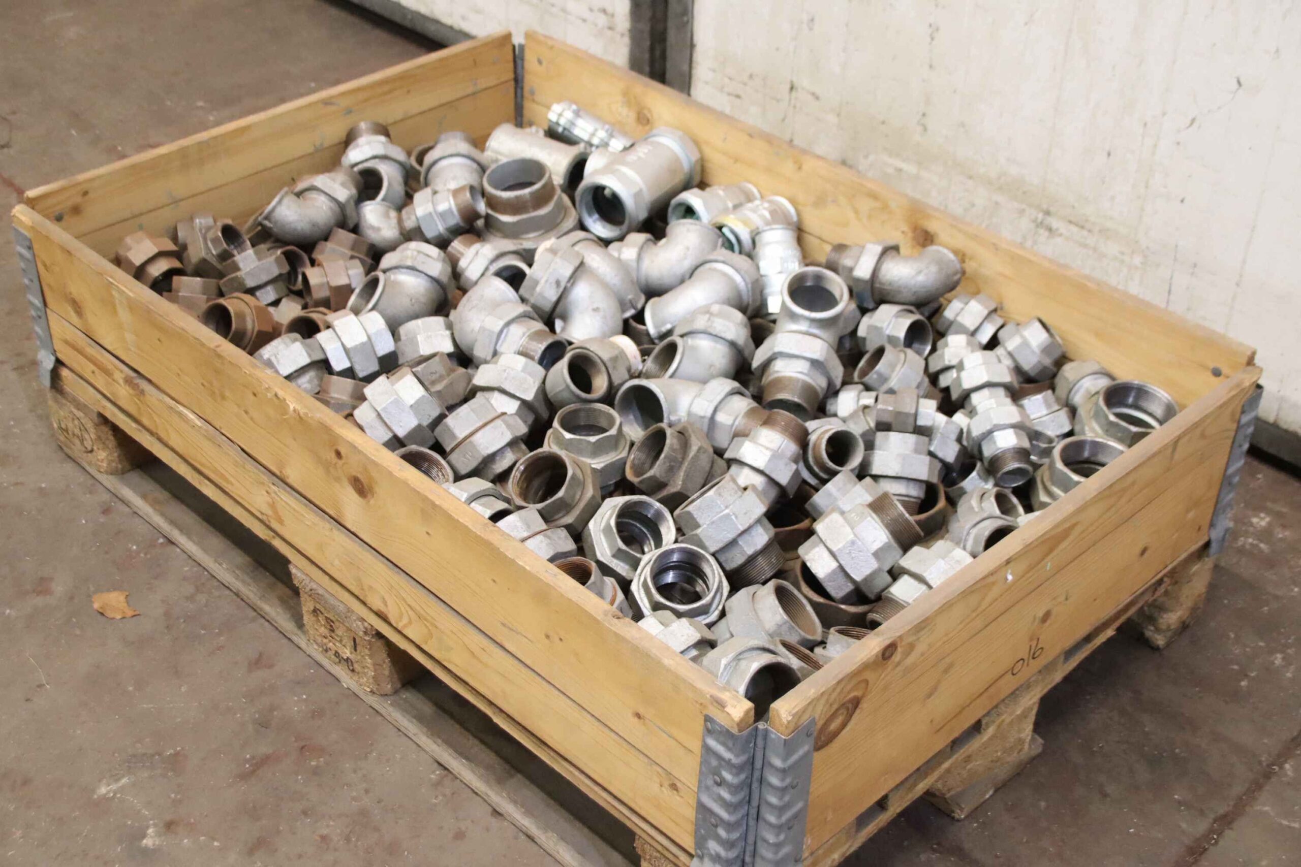 Rohrkupplungen 3/4 bis 3" 211 Stück 235 kg von unbekannt - 23 verschiedene Ausführungen