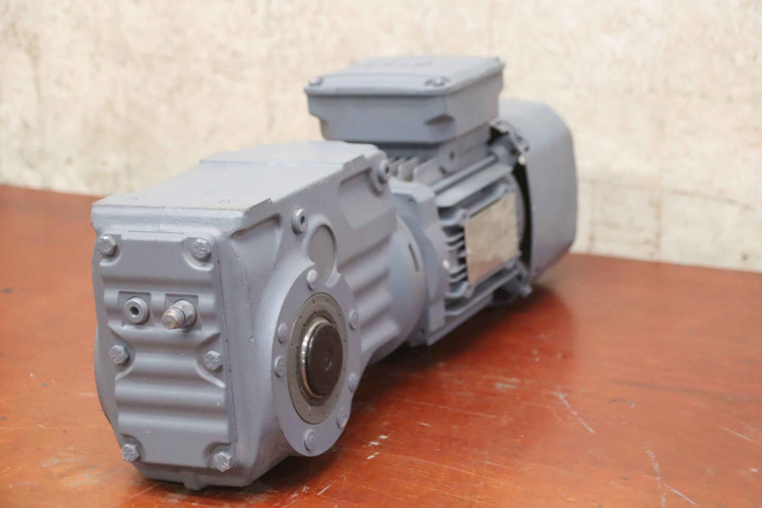 Getriebemotor 0,55 kW 23 U/min von SEW-Eurodrive - KA37 DRS71M4/RS/TF/AL