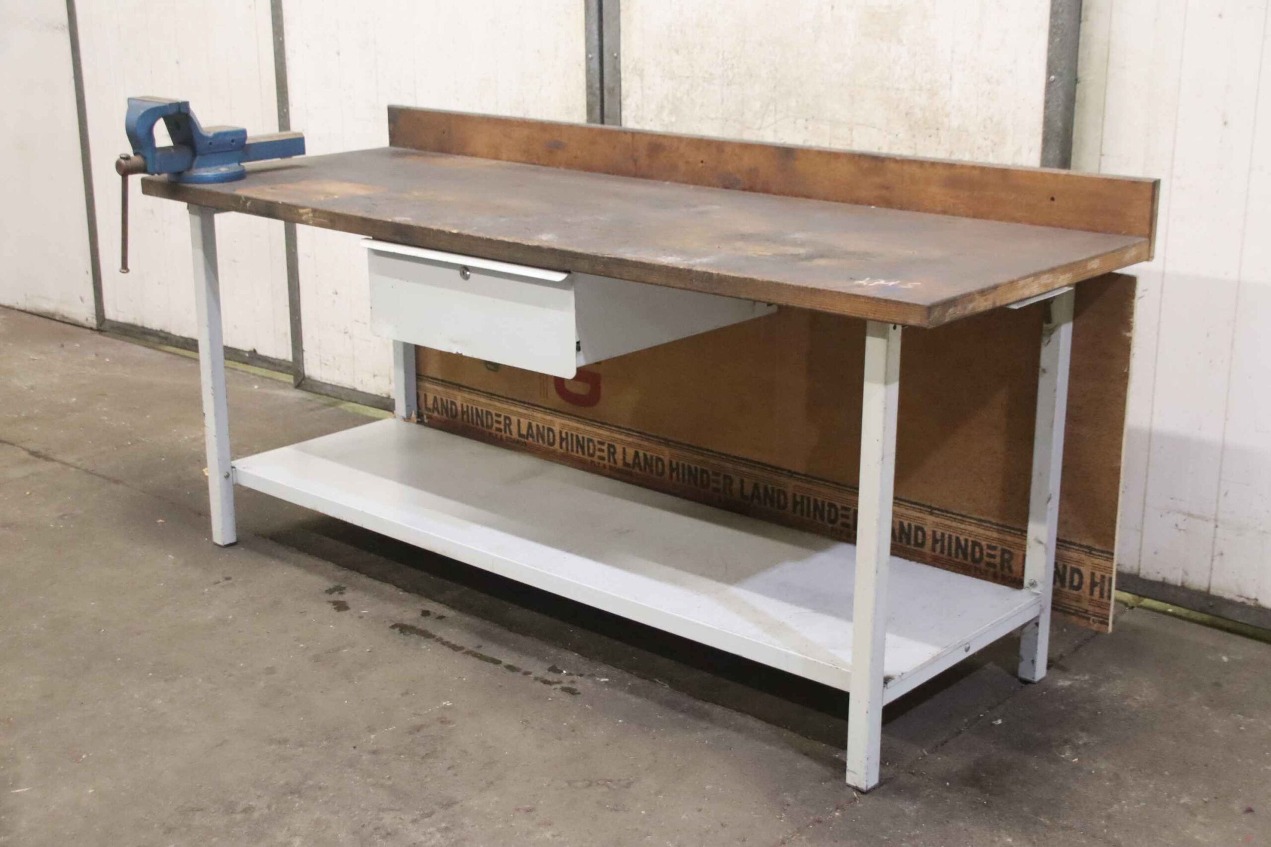 Werkbank mit Schraubstock von unbekannt - 2000/720/ H940 mm