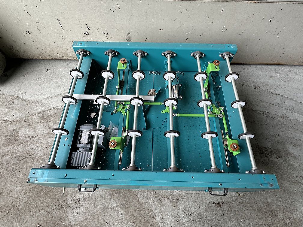 Rollenbahn angetrieben mit Führung von Grenzebach - RFS 1250 x 1000 mm – Bild 4