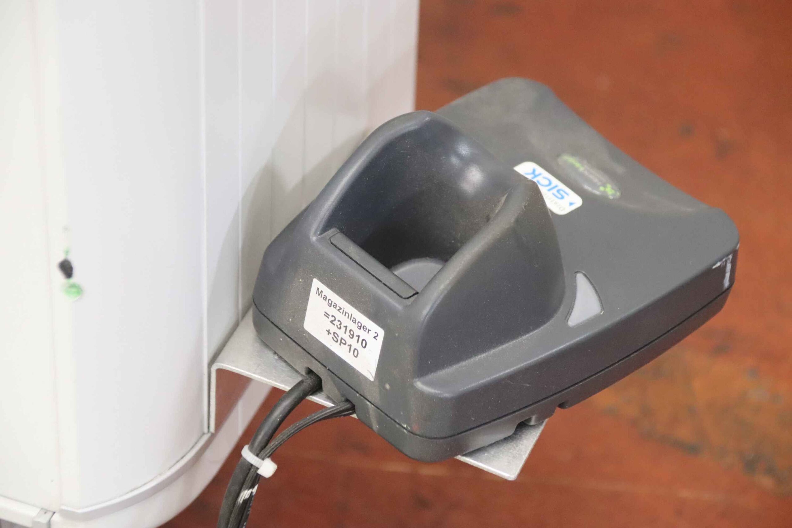 Bedienpult mit Industriemonitor von Grenzebach - FK170SBRGD001 SK 3302100 – Bild 5