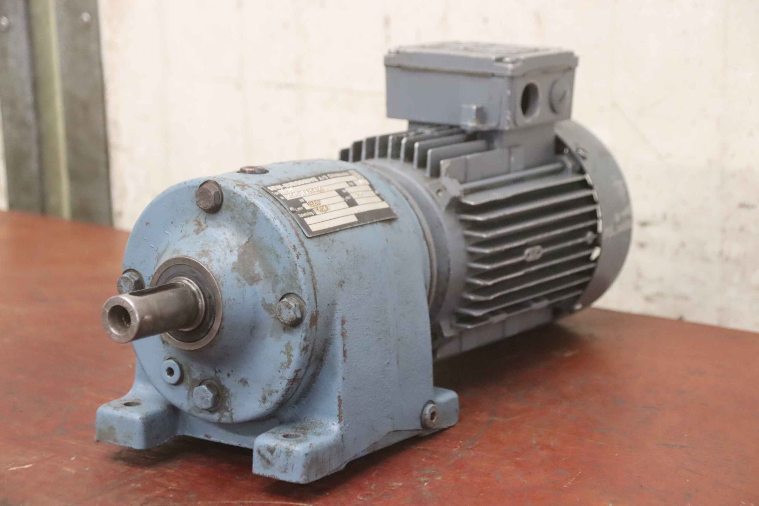 Getriebemotor 0,75 kW 299 U/min von SEW-Eurodrive - R40A (R40)DFT80K4