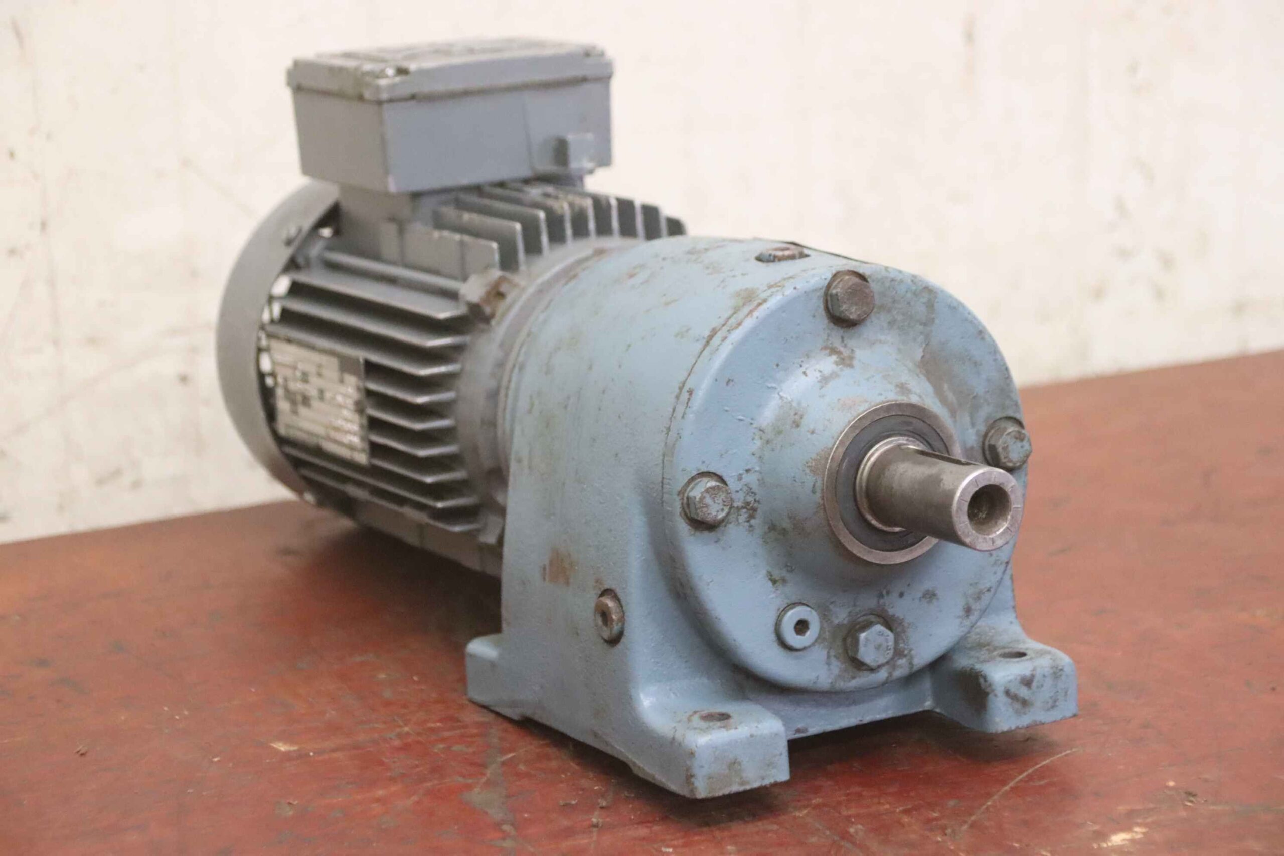 Getriebemotor 0,75 kW 299 U/min von SEW-Eurodrive - R40A (R40)DFT80K4 – Bild 2