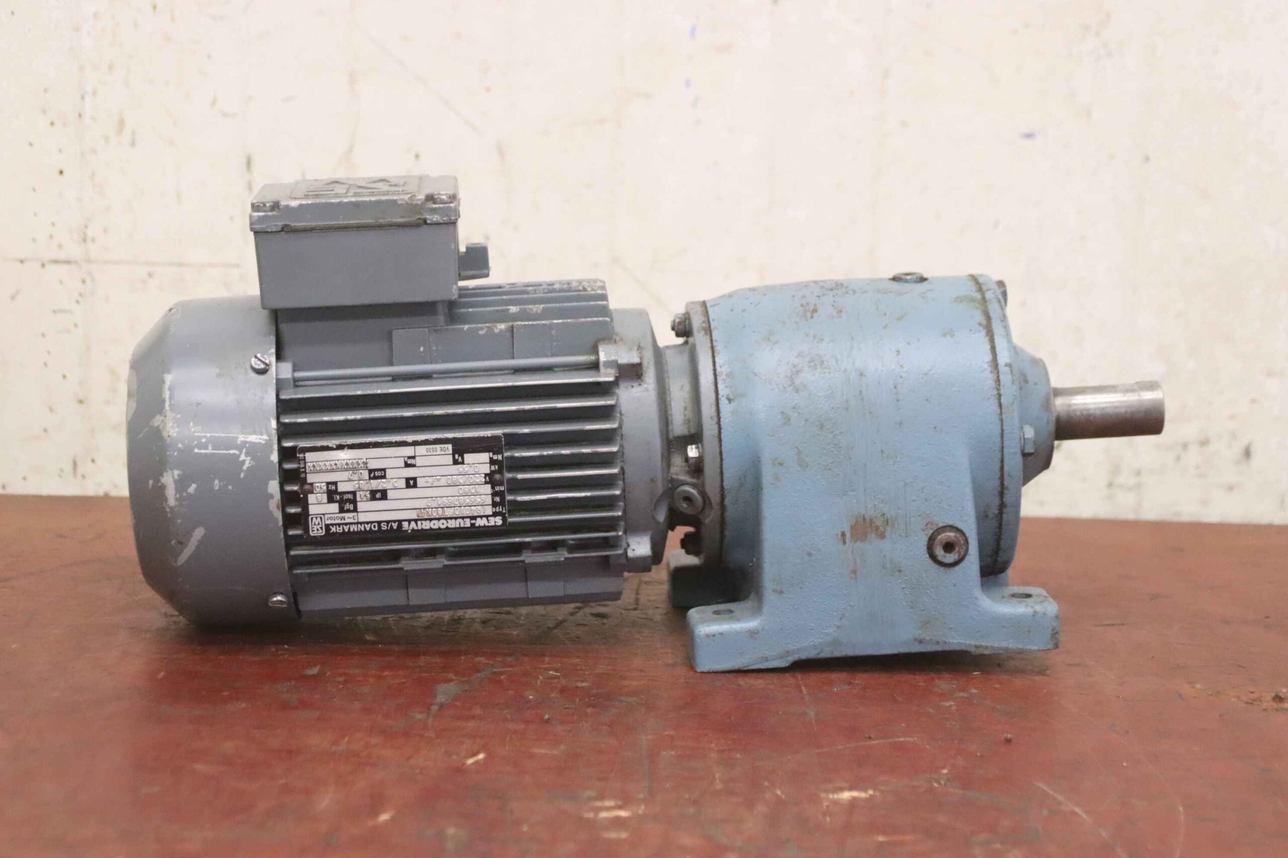 Getriebemotor 0,75 kW 299 U/min von SEW-Eurodrive - R40A (R40)DFT80K4 – Bild 4
