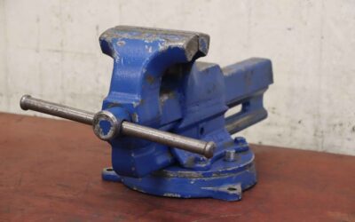 Bankschraubstock drehbar von Heuer Front - 150 mm Spannweite 235 mm