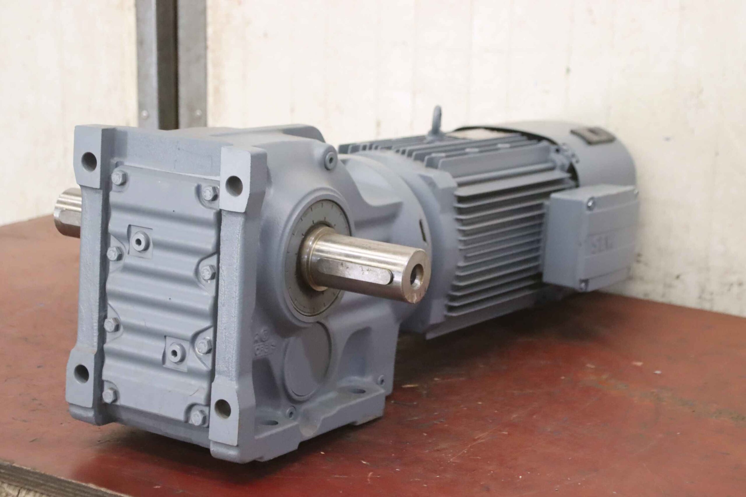 Getriebemotor 7,5 kW 203 U/min von SEW-Eurodrive - K77 DRE132MC4BE11/TF