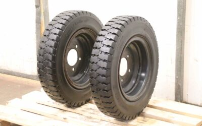 Vollgummi Reifen 2 Stück von Continental - CSE-Robust 23 x 5 SC 10 RIM 3.75 P