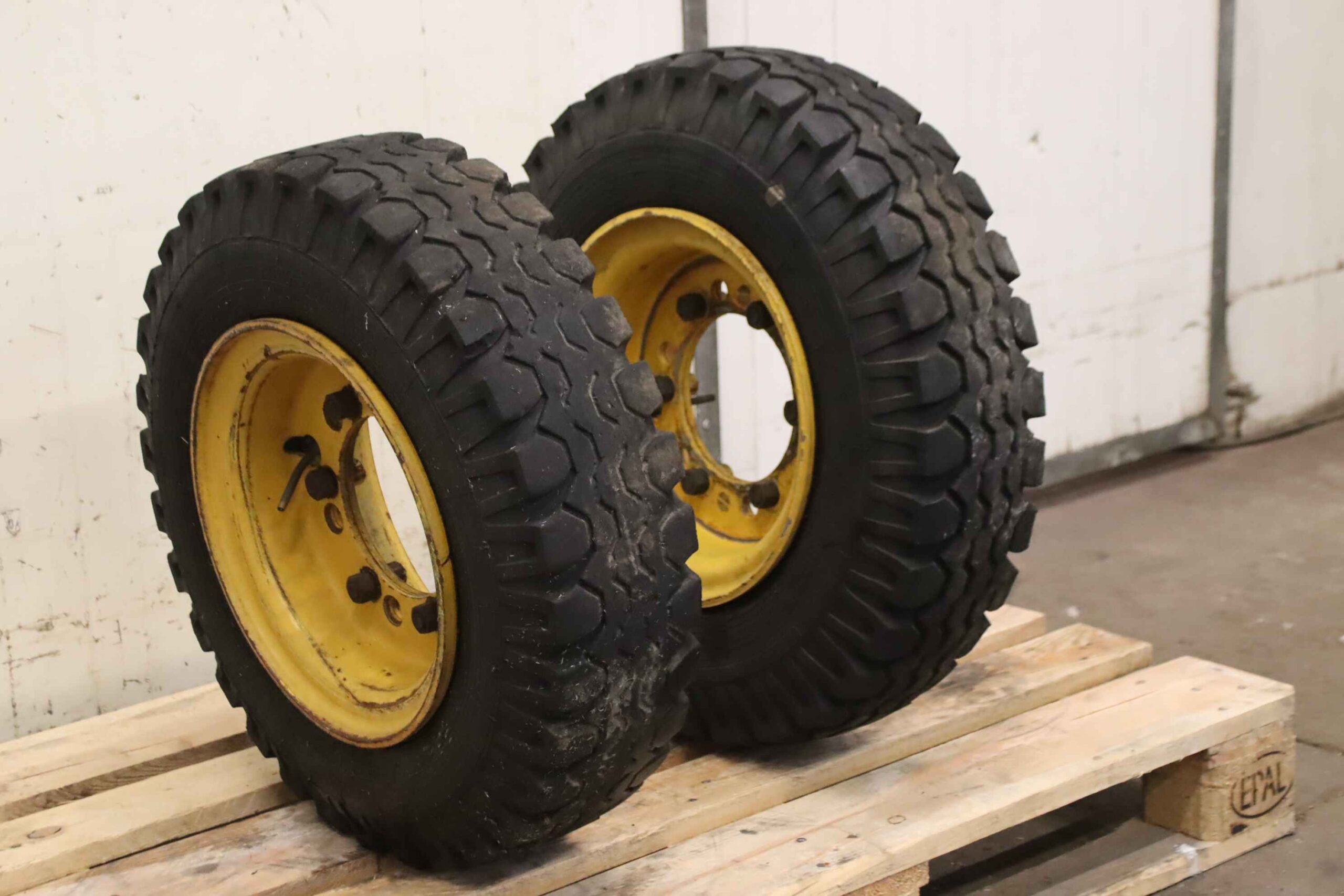 Reifen mit Felge 2 Stück von unbekannt - 7.00-12c PR14/ 190-305 – Bild 2